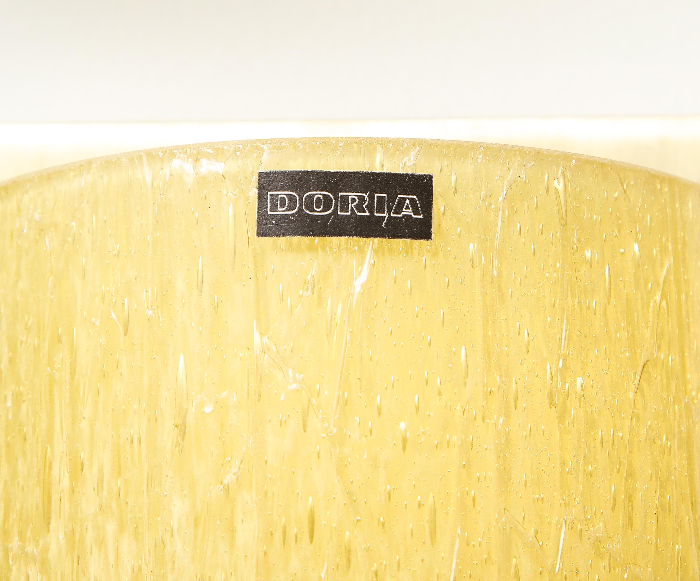Milieu du XXe siècle Paire d'appliques en verre ambré des années 1960 par Doria Leutchen en vente