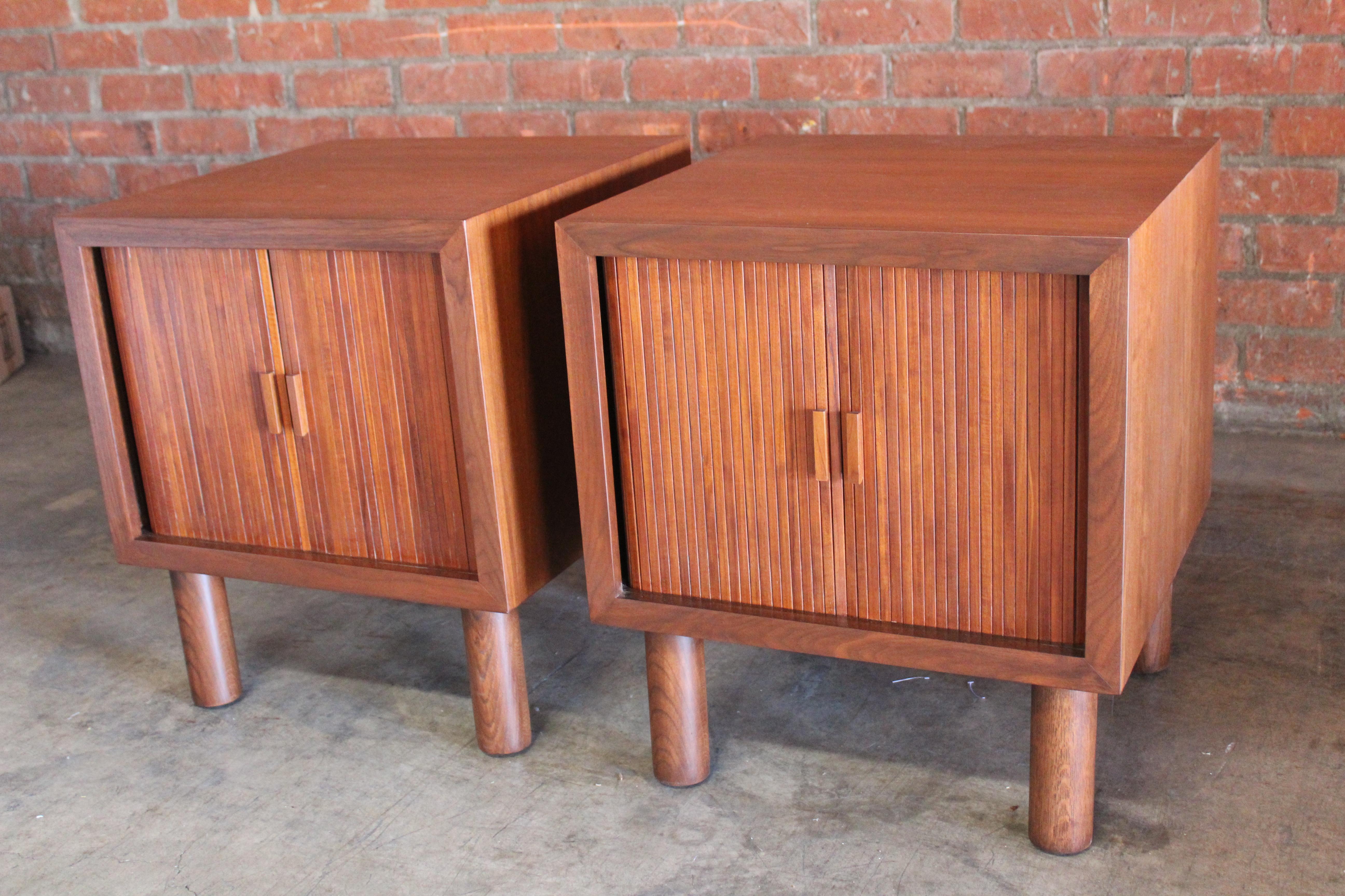 Pair of 1960s American Walnut Tambour Nightstands In Good Condition In Los Angeles, CA