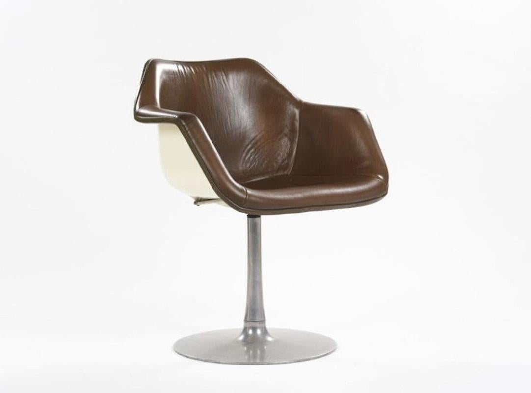 Paire de fauteuils des années 1960, conçus par Robin Day. Bon état - En vente à Saint-Ouen, FR