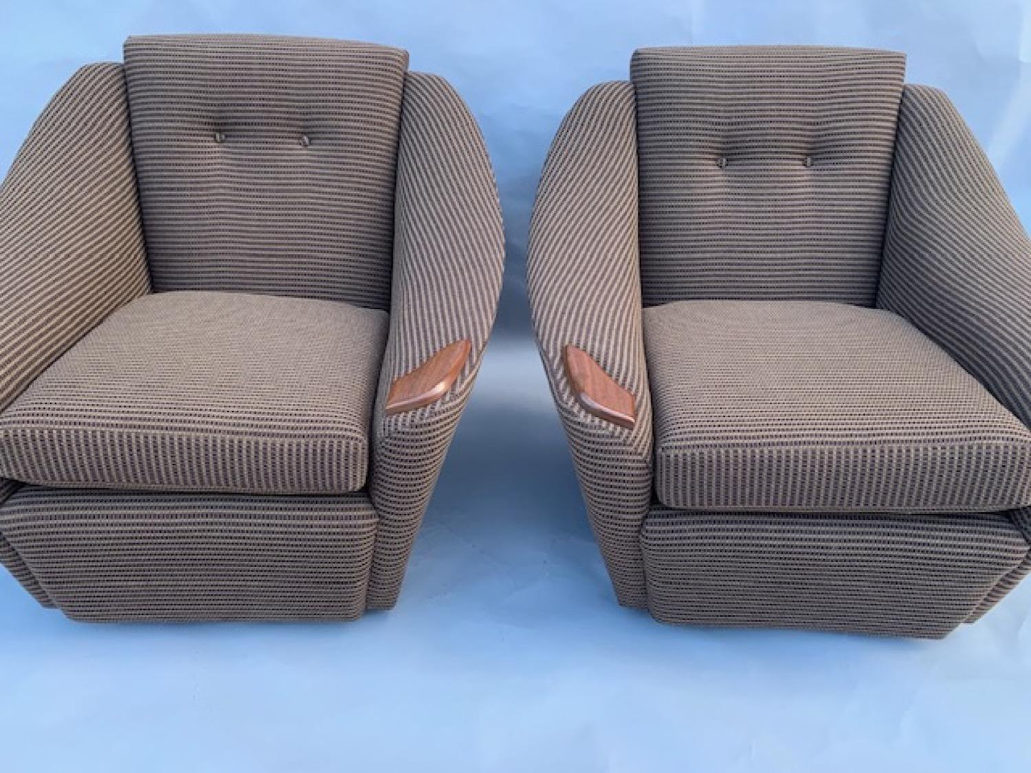 Mid-Century Modern Pair of 1960s Armchairs in Brown Bute Fabric with Polished Teak Handrests For Sale