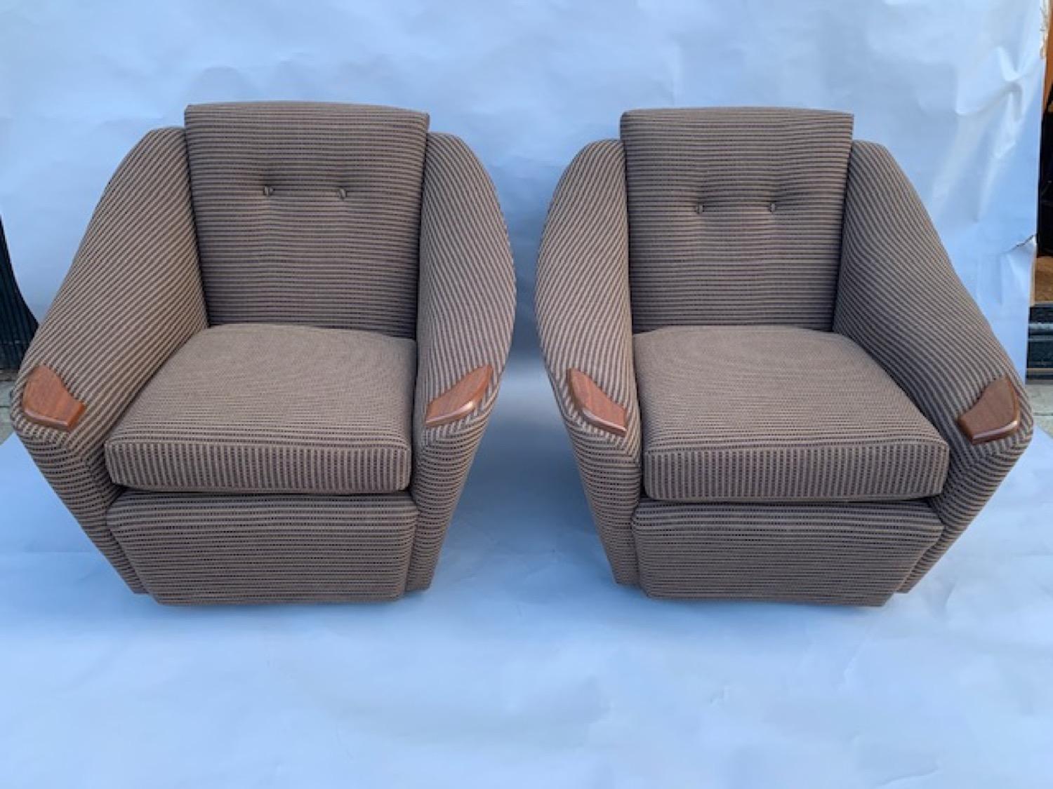 English Pair of 1960s Armchairs in Brown Bute Fabric with Polished Teak Handrests For Sale