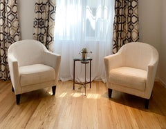 Pareja de sillones de los años 60 en tela color crema, recién tapizados