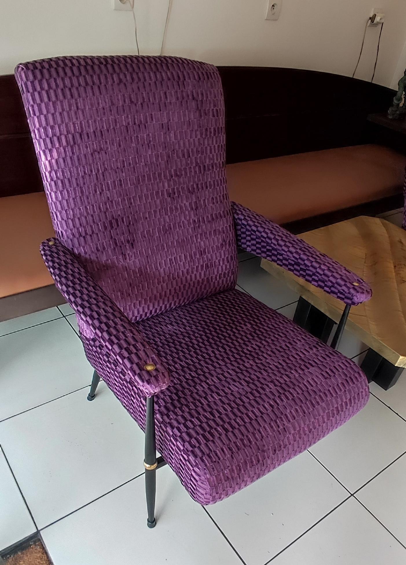 Pair of 1960s armchairs in purple fabric For Sale 10