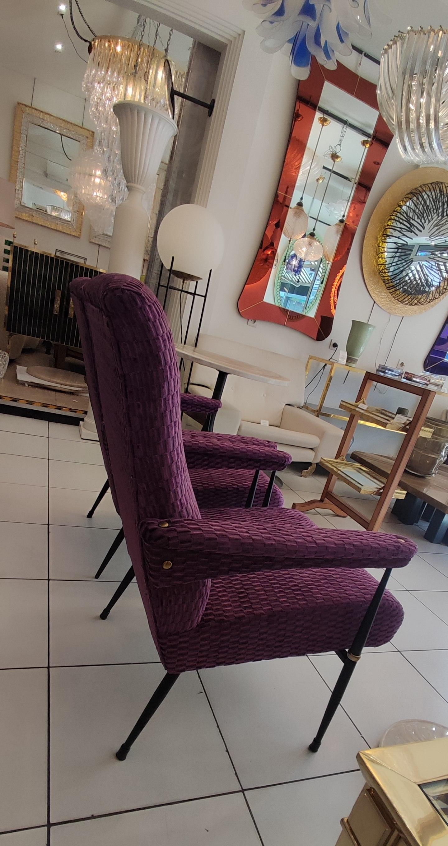 Pair of 1960s armchairs in purple fabric For Sale 3