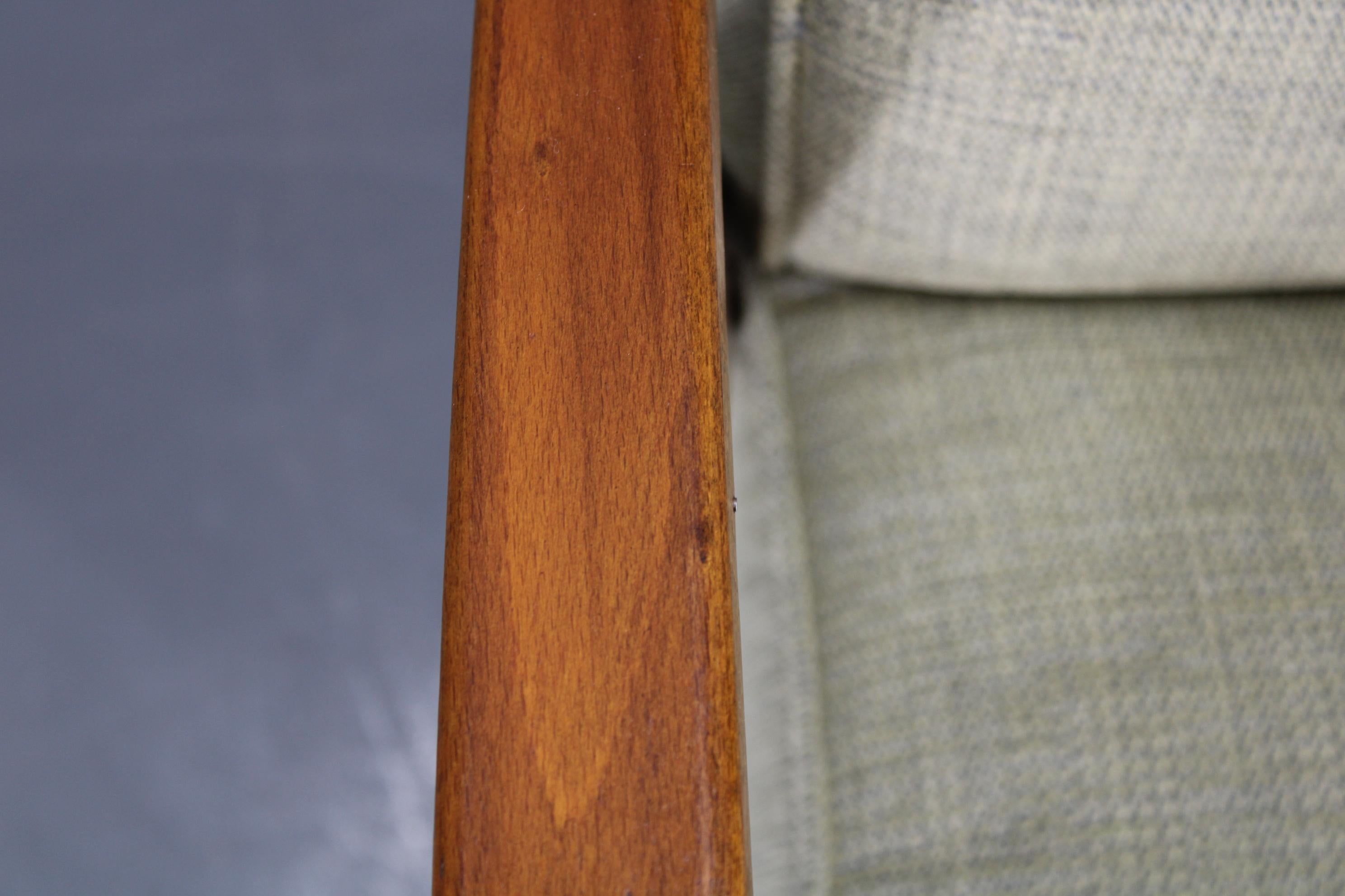 Paar 1960er Sessel aus massiver Buche, restauriert und neu gepolstert im Angebot 3