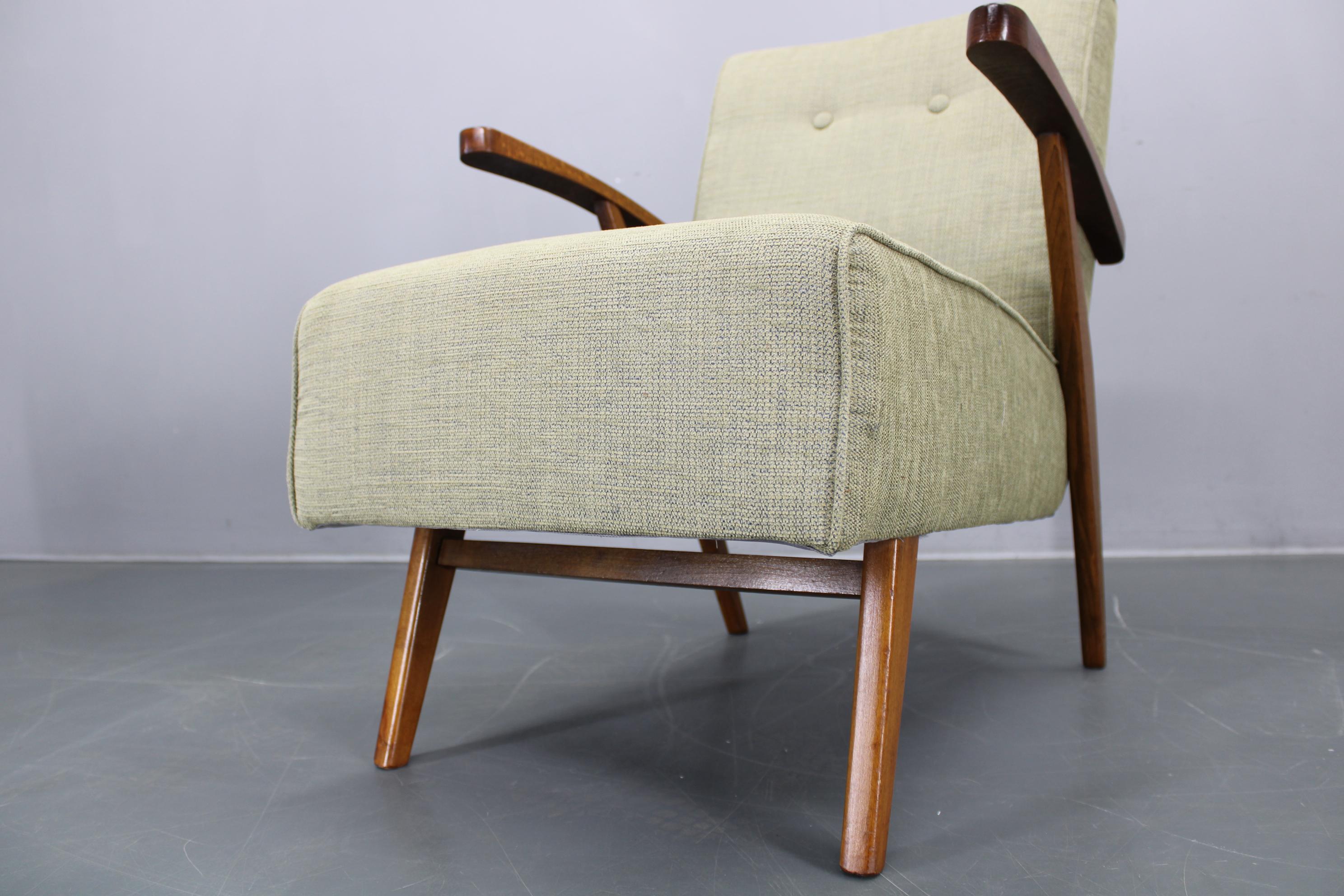 Paar 1960er Sessel aus massiver Buche, restauriert und neu gepolstert im Angebot 5