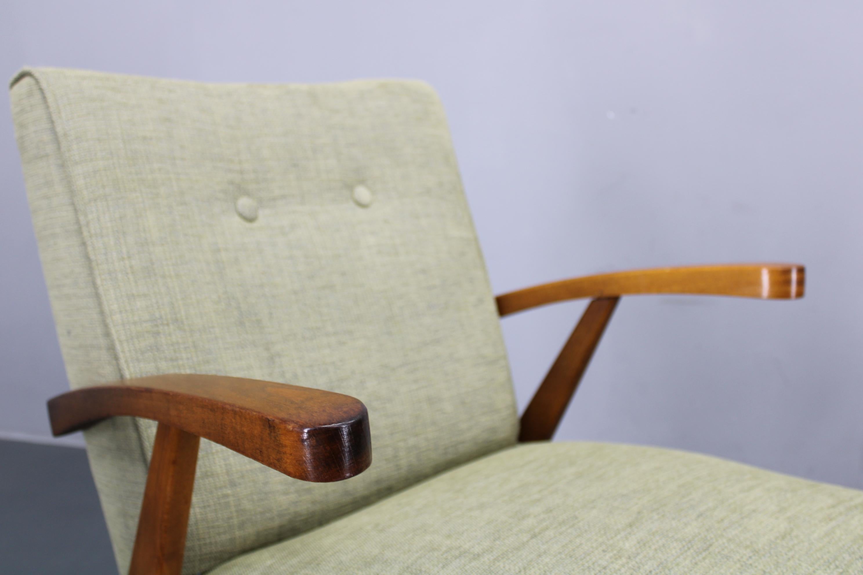 Paar 1960er Sessel aus massiver Buche, restauriert und neu gepolstert im Angebot 6