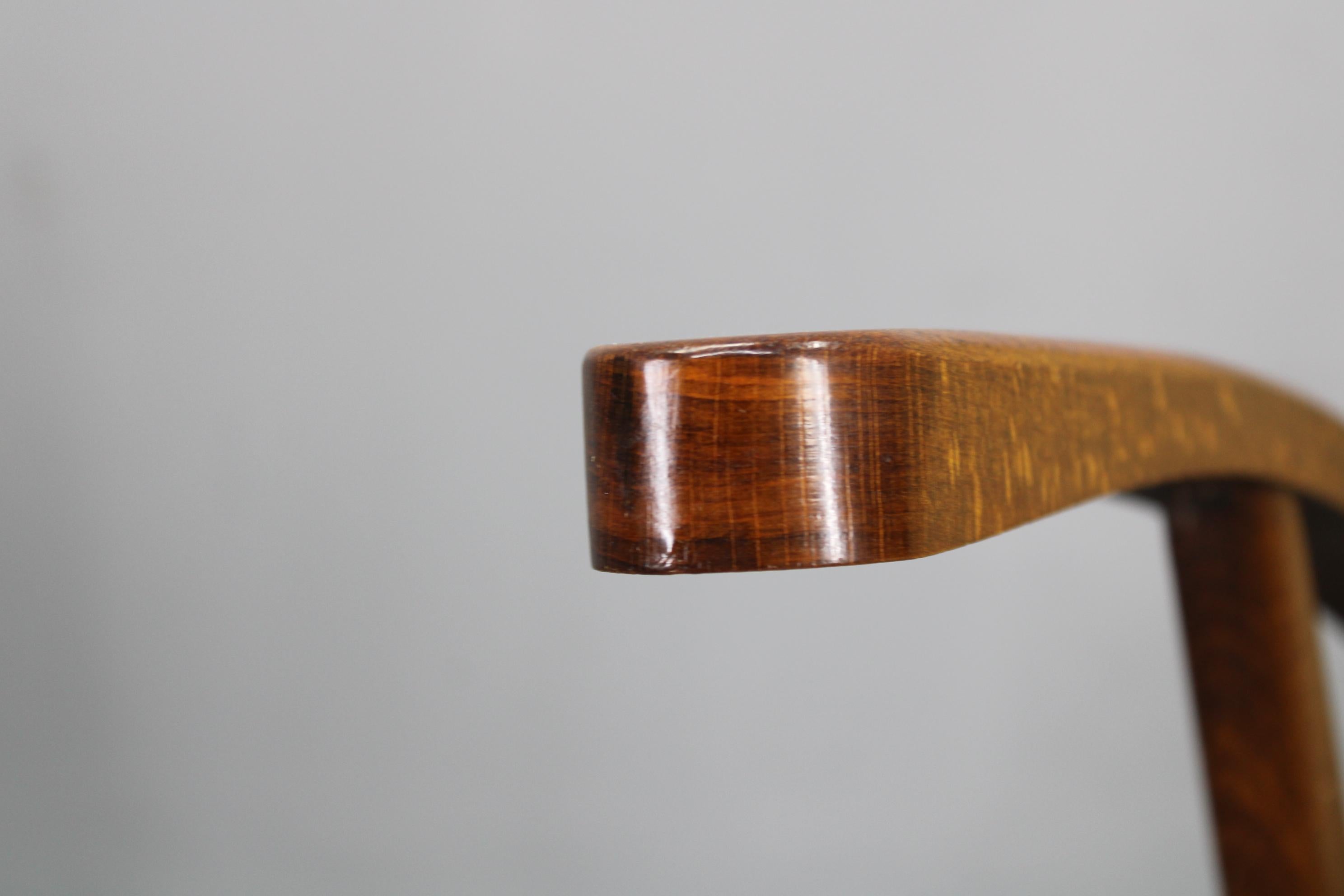 Paar 1960er Sessel aus massiver Buche, restauriert und neu gepolstert im Angebot 1