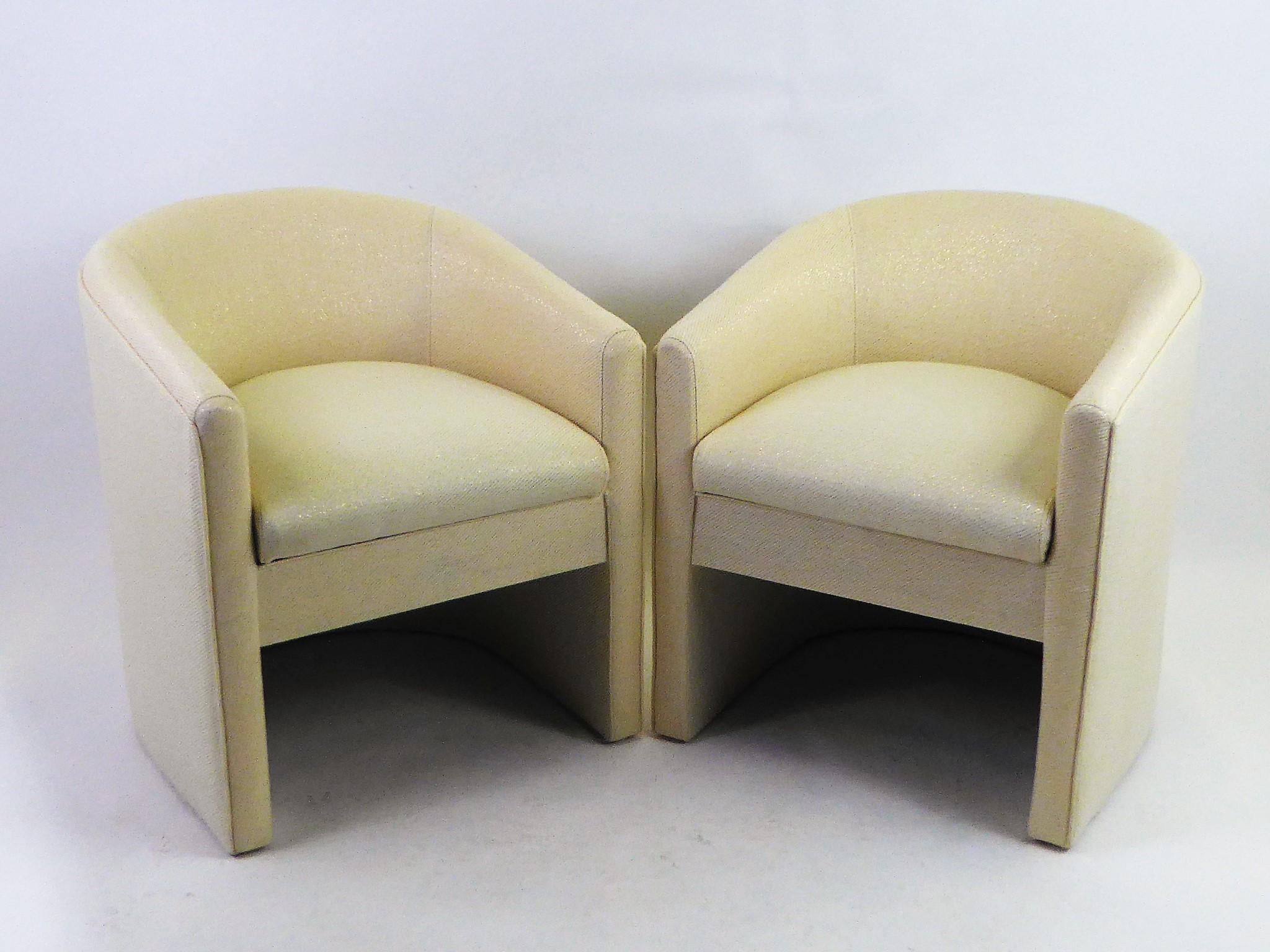 Mid-Century Modern Pair of 1960s Barrel Back Tub Chairs in White and Gold Weave