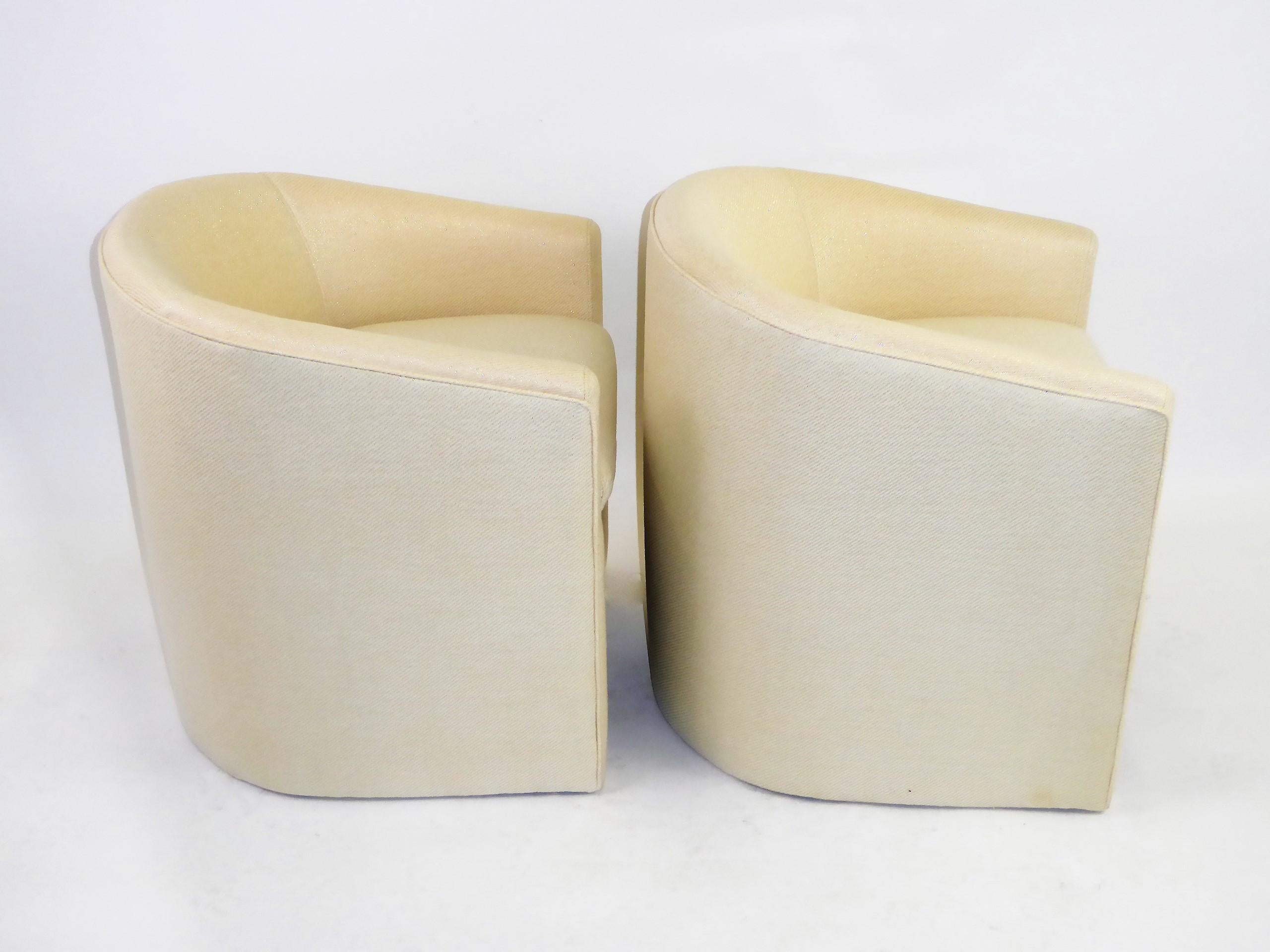 Pair of 1960s Barrel Back Tub Chairs in White and Gold Weave In Excellent Condition In Miami, FL