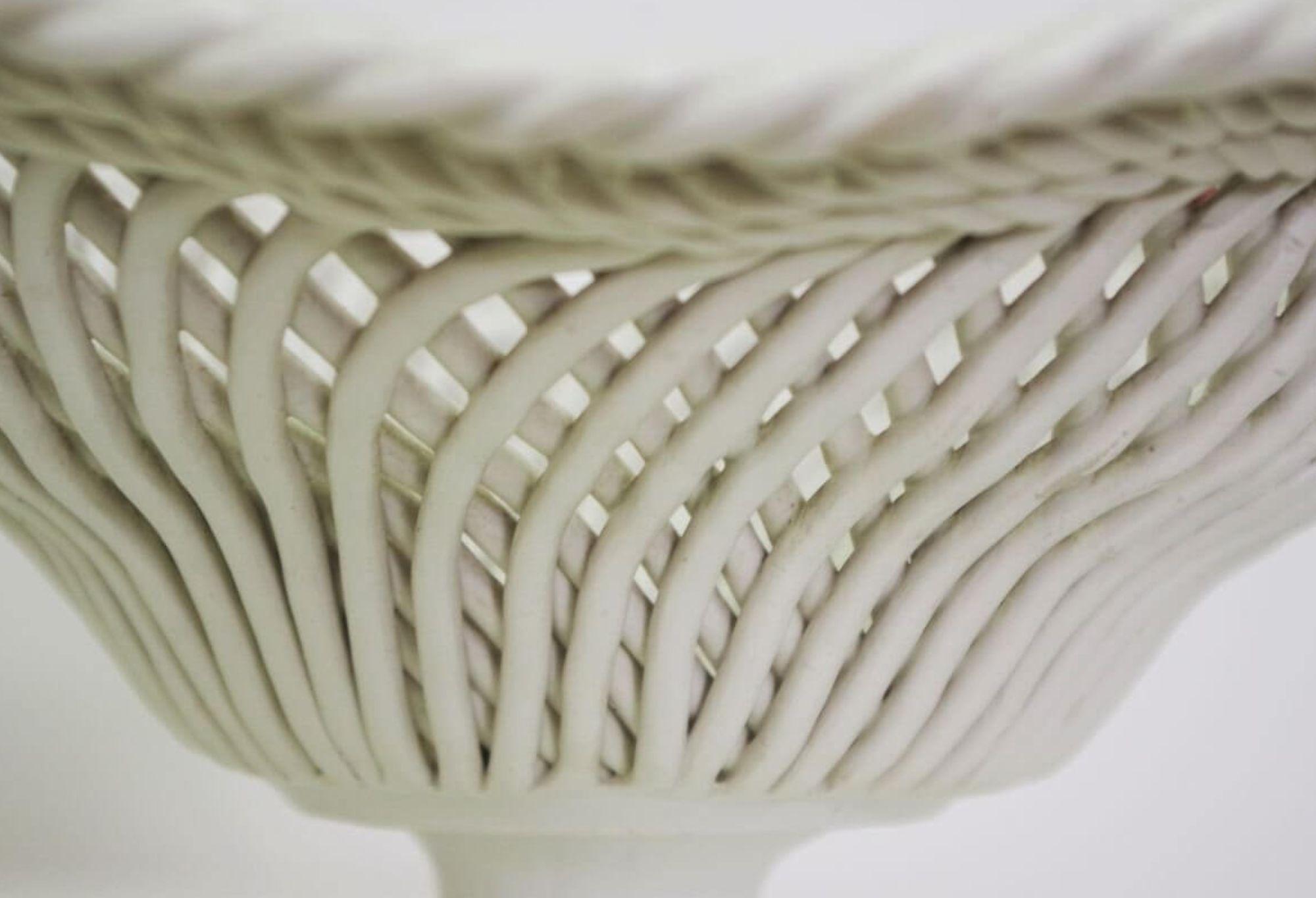 Pair of 1960s Bassano Ceramic Centerpiece Bowls – Italian Mid-Century Elegance in vendita 9