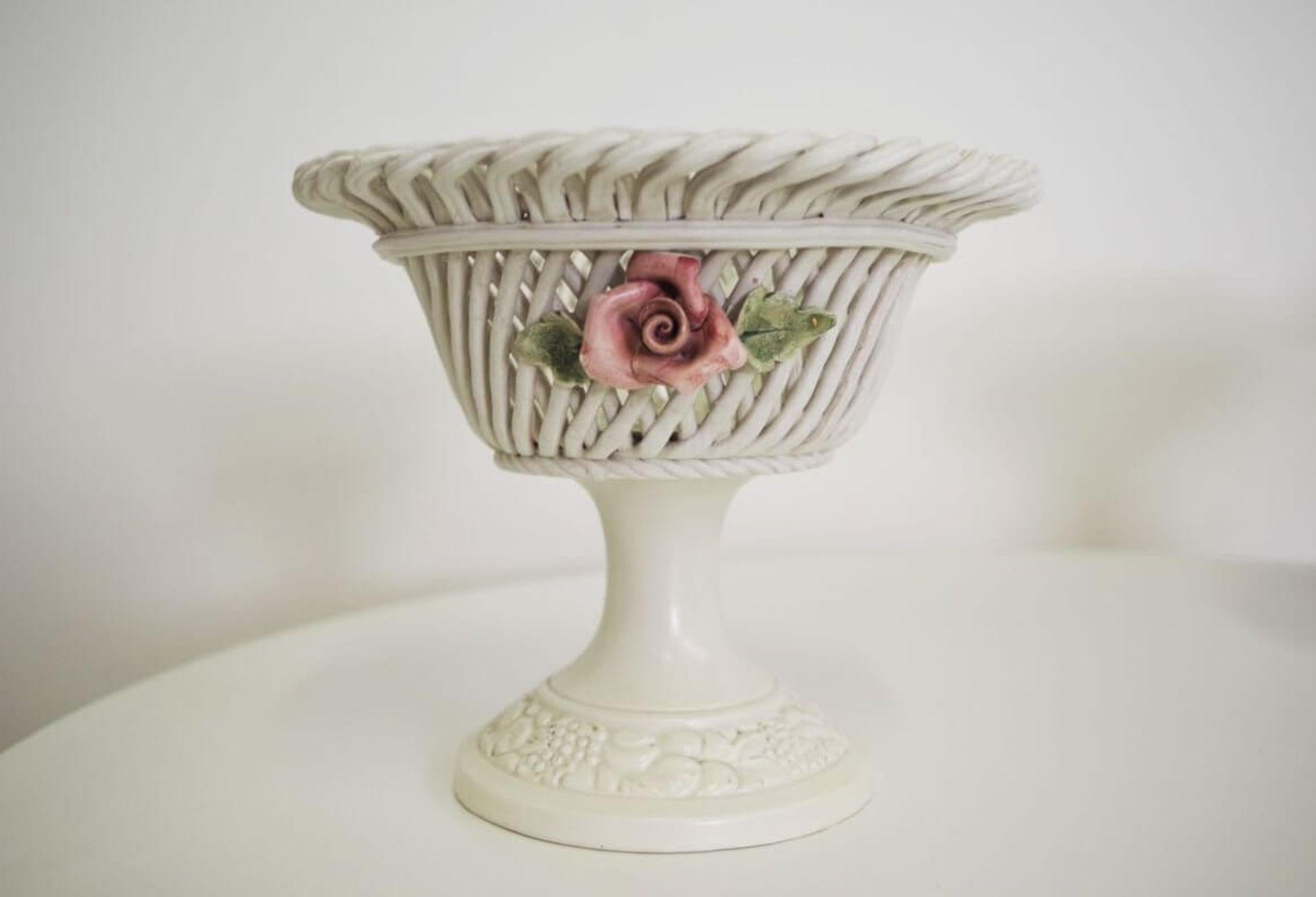 
Pair of 1960s Bassano Ceramic Centerpiece Bowls – Italian Mid-Century Elegance

Bring a touch of Italian mid-century charm to your home with this beautiful pair of ceramic centerpiece bowls from Bassano, crafted in the 1960s. Known for its rich