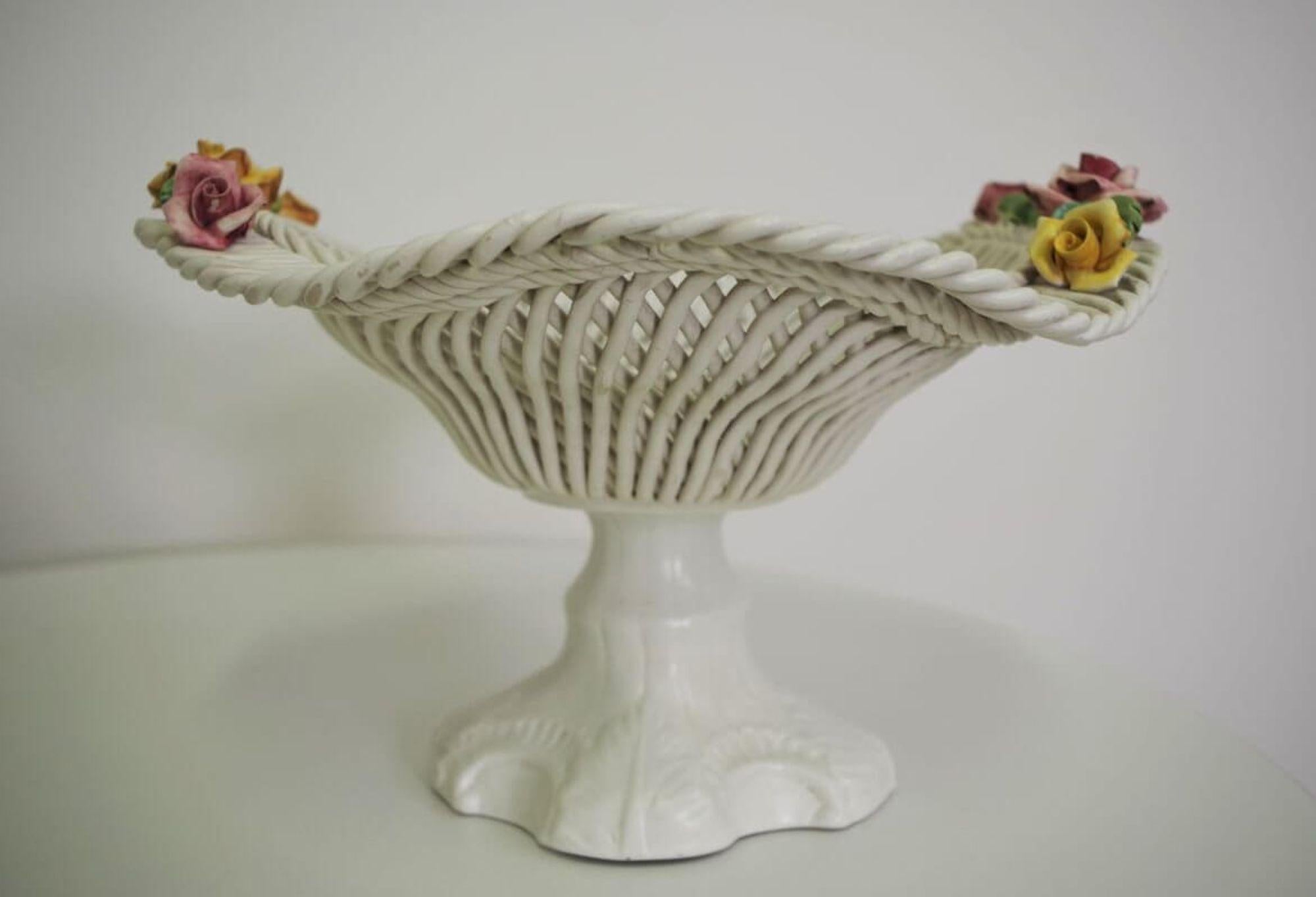 Pair of 1960s Bassano Ceramic Centerpiece Bowls – Italian Mid-Century Elegance in vendita 2