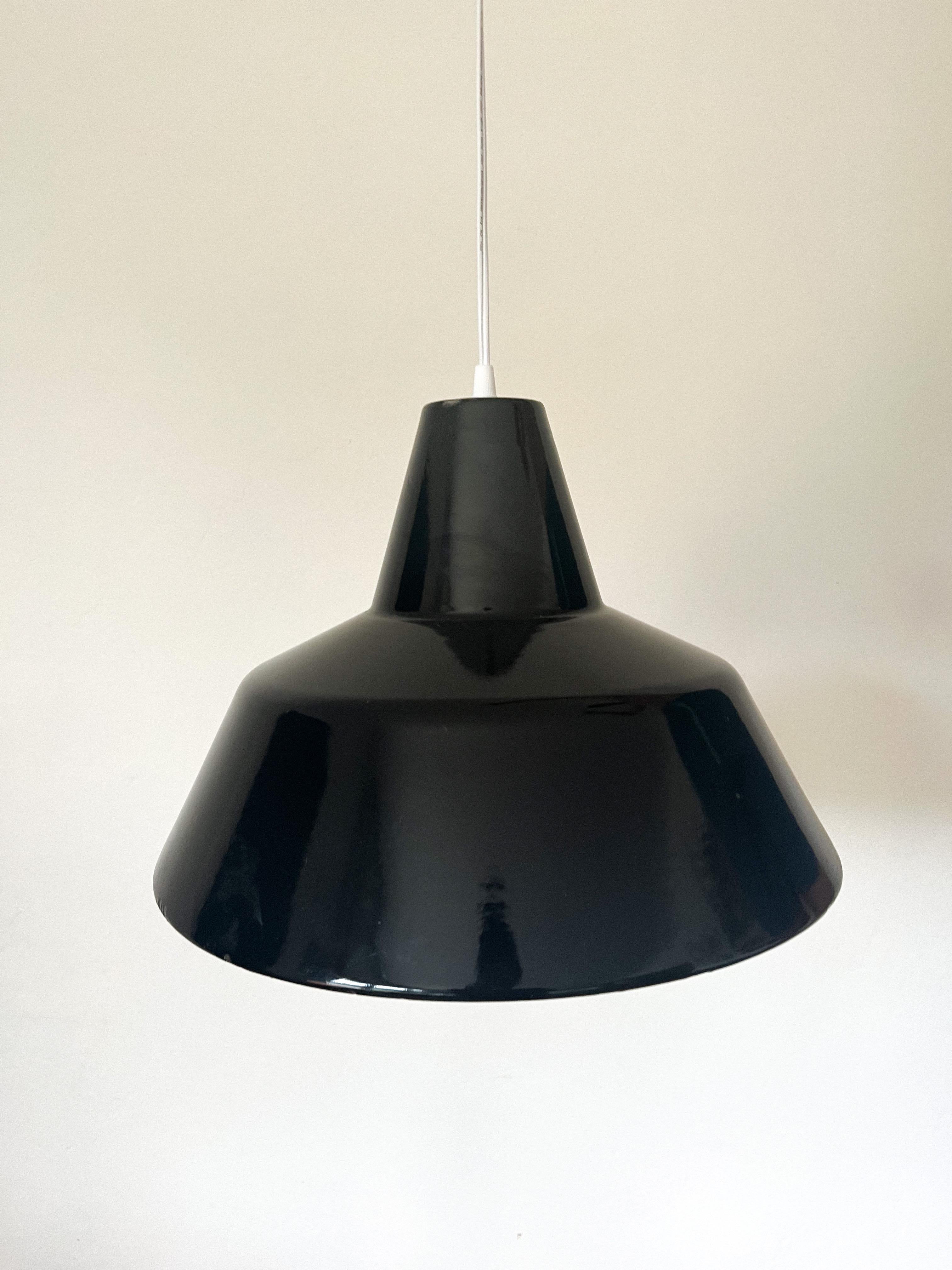 Pair of 1960s Black Enamel Louis Poulsen M19540 Pendants Lamps In Good Condition For Sale In La Mesa, CA
