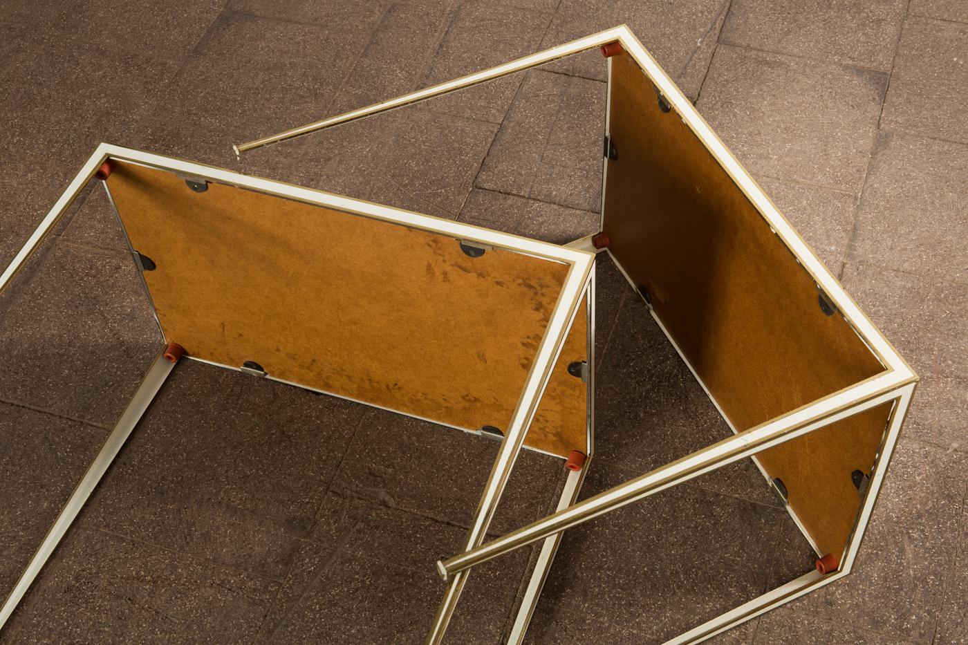 Pair of Mid-Century side tables with Mirror Glass tops by Vereinigte Werkstätten

This pair of side tables was produced by Vereinigte Werkstätten München in the 1960s.
The tables are made of brass structures, the tops are made of mirrored glass. One