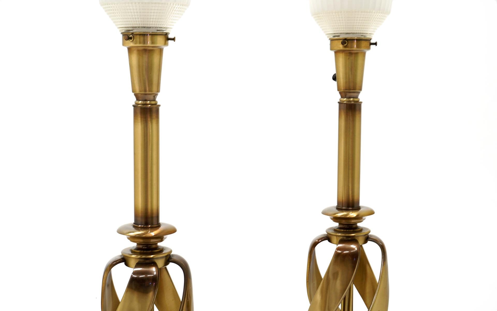Mid-Century Modern Pair of 1960s Brass Table Lamps with Original Globes, Attributed to Stiffel For Sale