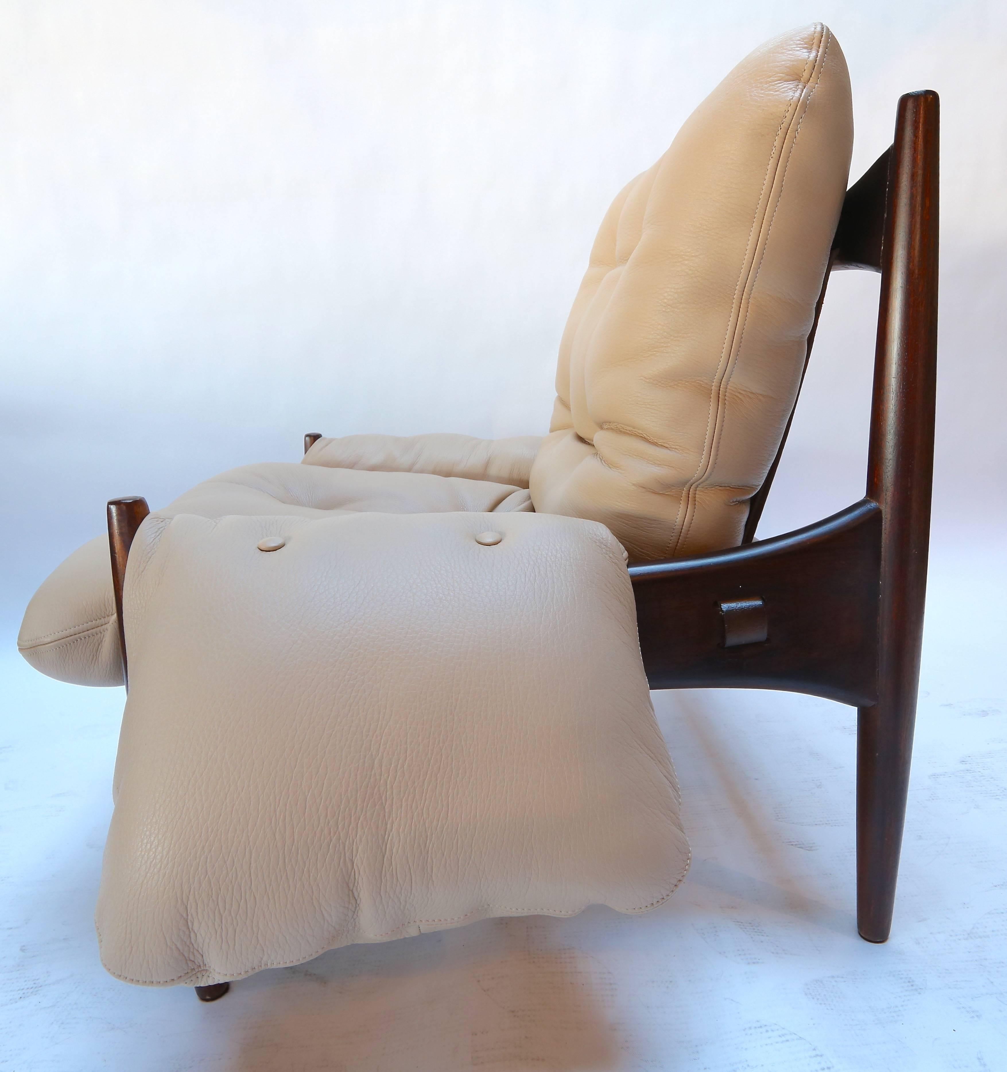 Mid-20th Century Pair of 1960s Brazilian Jacaranda Armchairs in Beige Leather