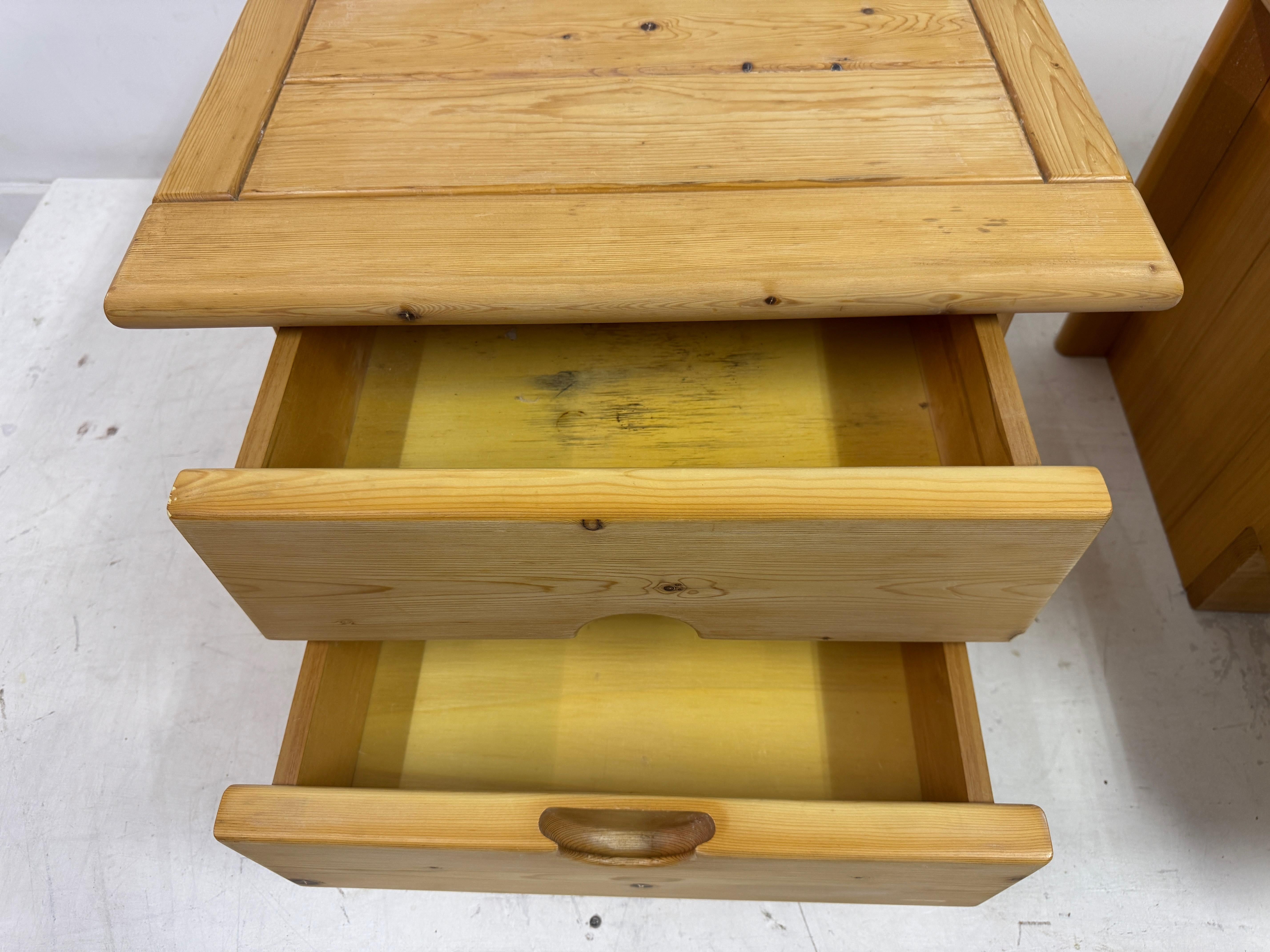 Pair of 1960s Brutalist Pine Bedside Tables or Nightstands For Sale 6