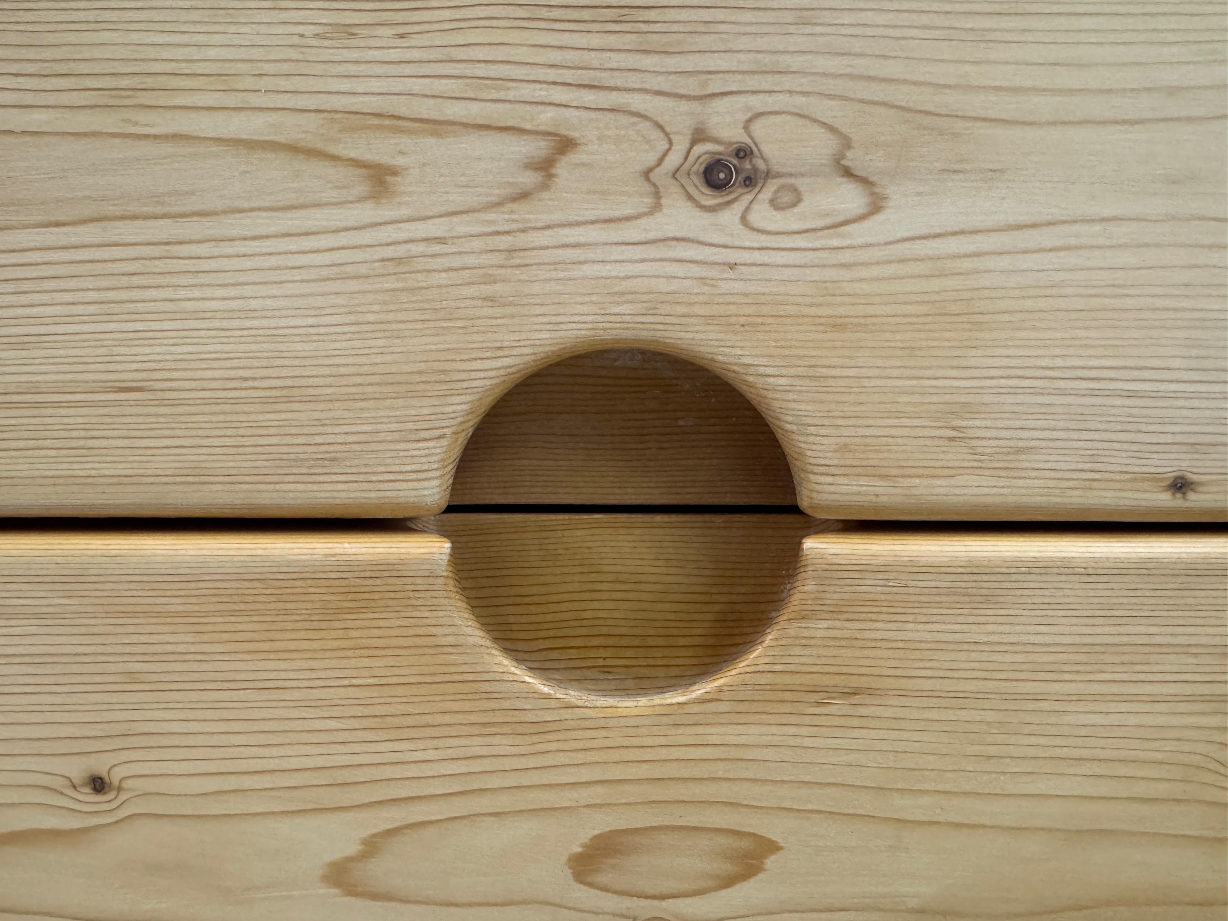 Pair of 1960s Brutalist Pine Bedside Tables or Nightstands For Sale 7