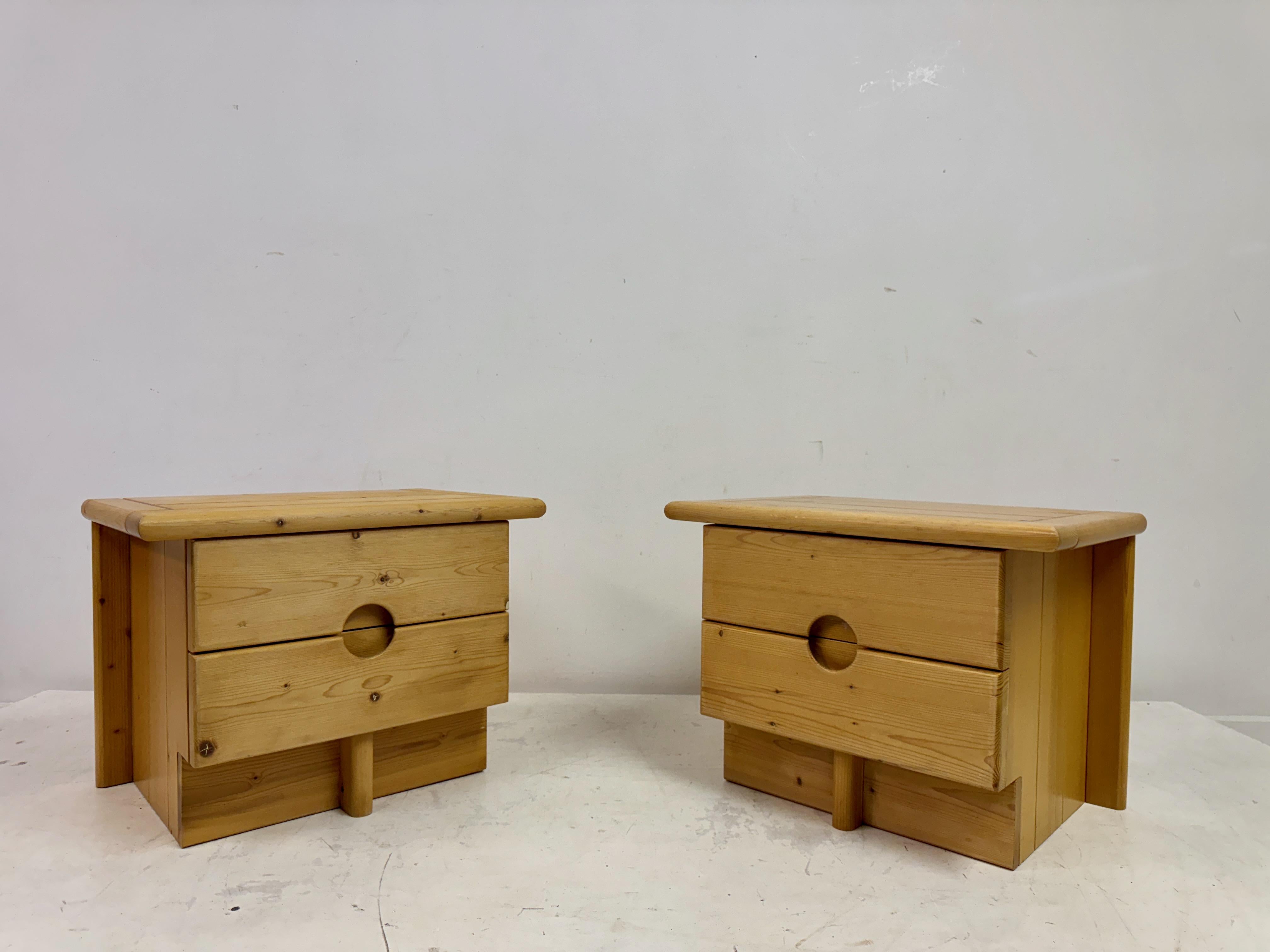 Pair of 1960s Brutalist Pine Bedside Tables or Nightstands For Sale 8