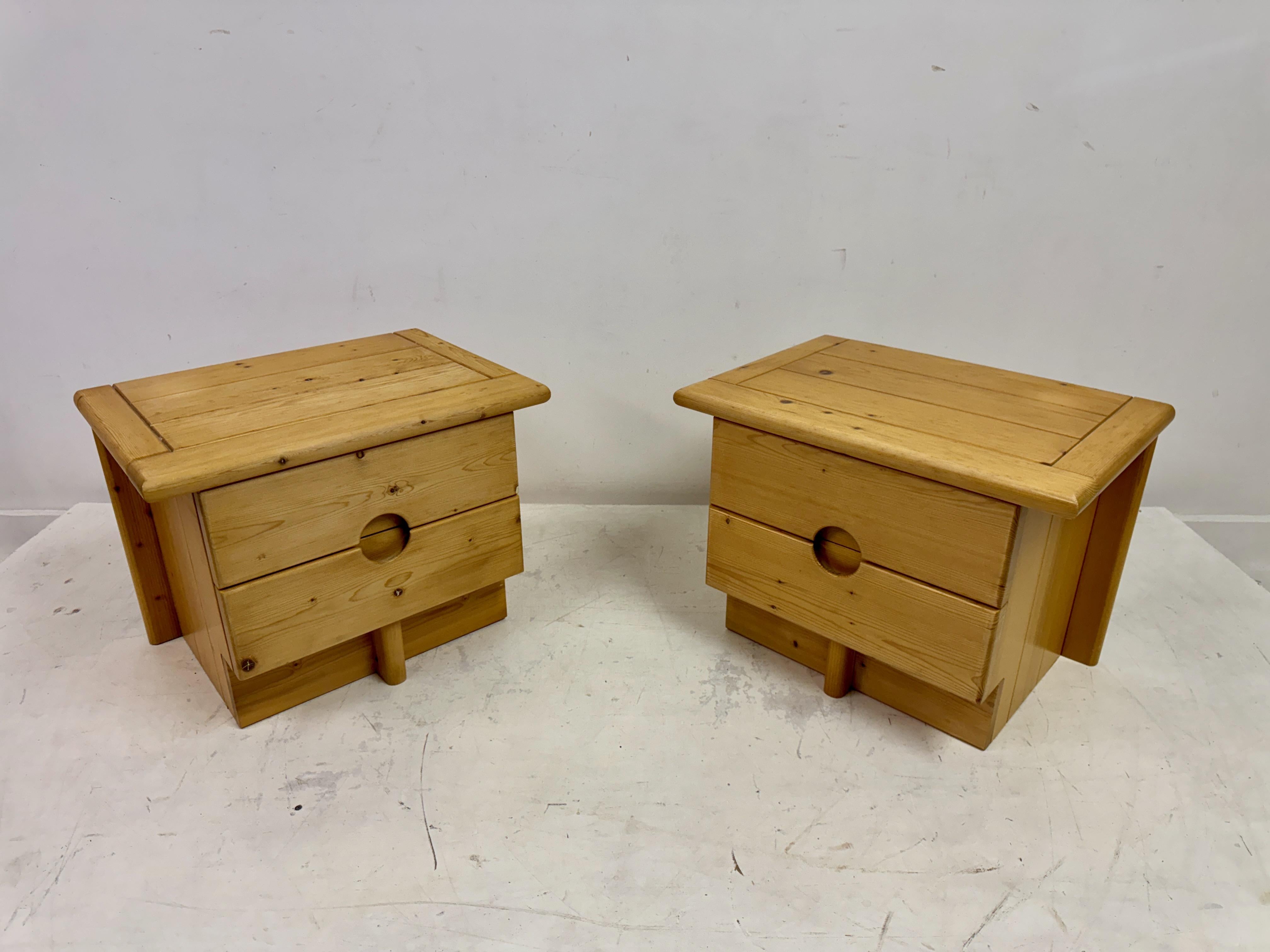 Pair of 1960s Brutalist Pine Bedside Tables or Nightstands For Sale 10