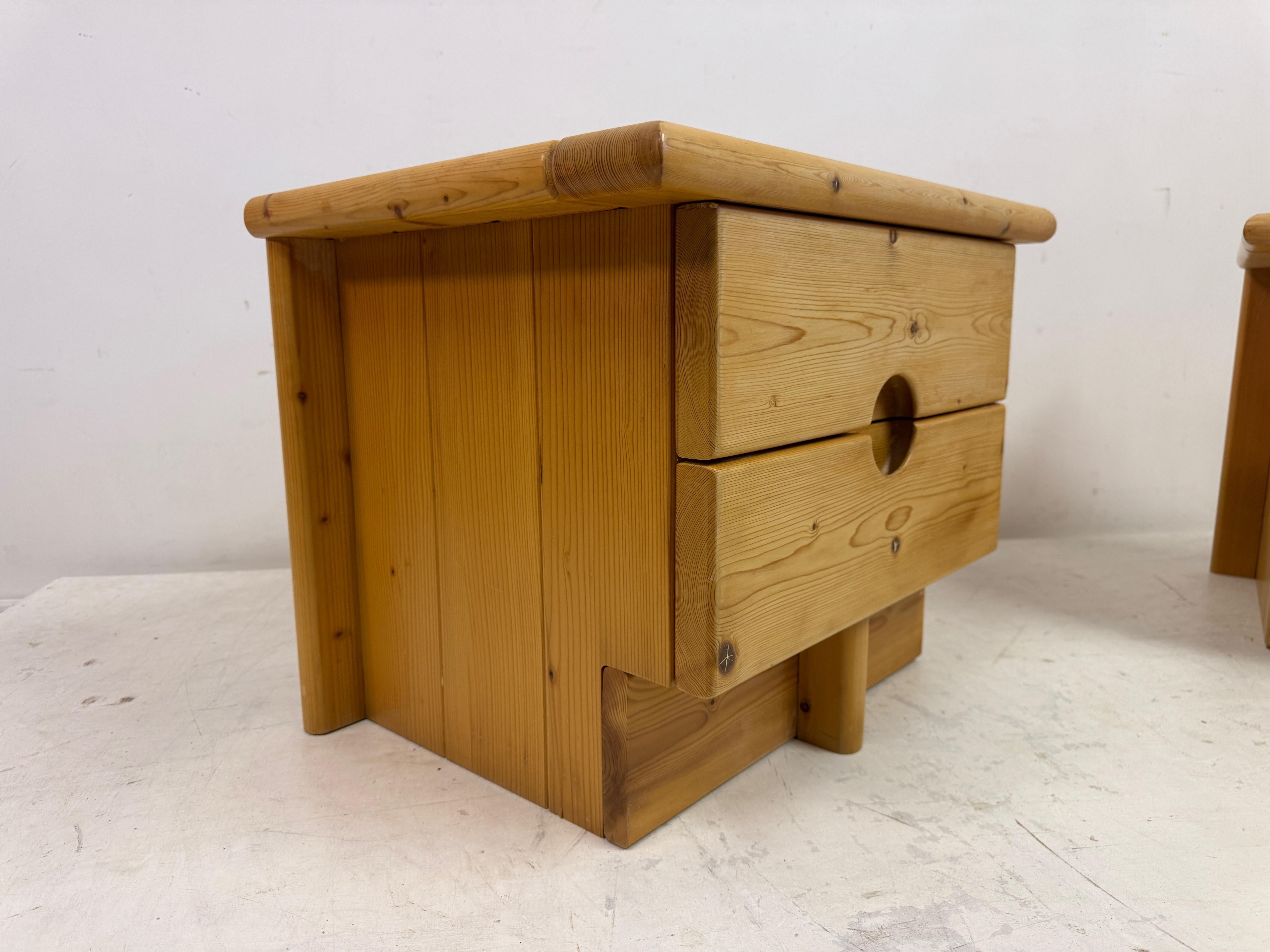 Pair of 1960s Brutalist Pine Bedside Tables or Nightstands For Sale 11