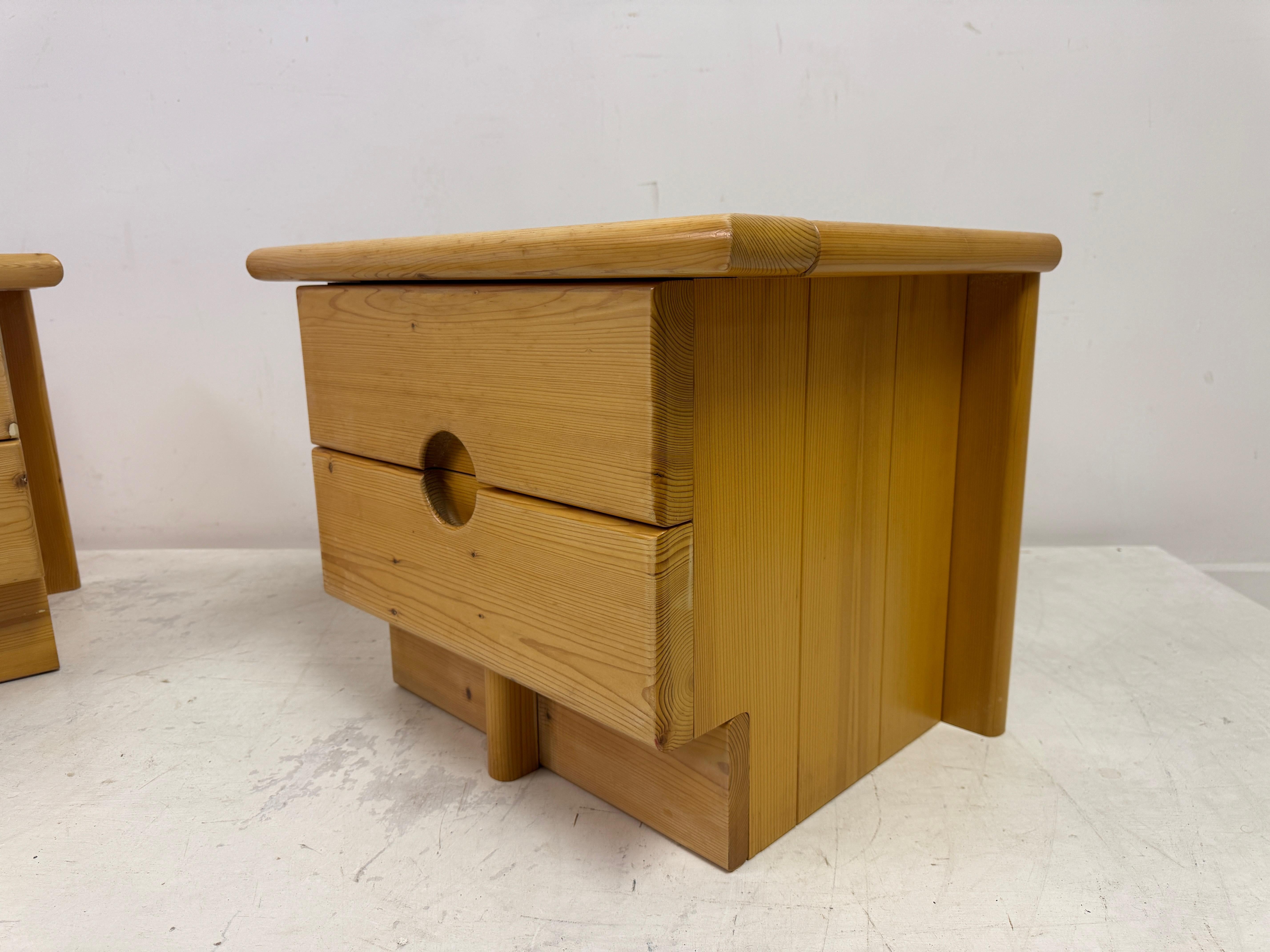 Pair of 1960s Brutalist Pine Bedside Tables or Nightstands For Sale 12