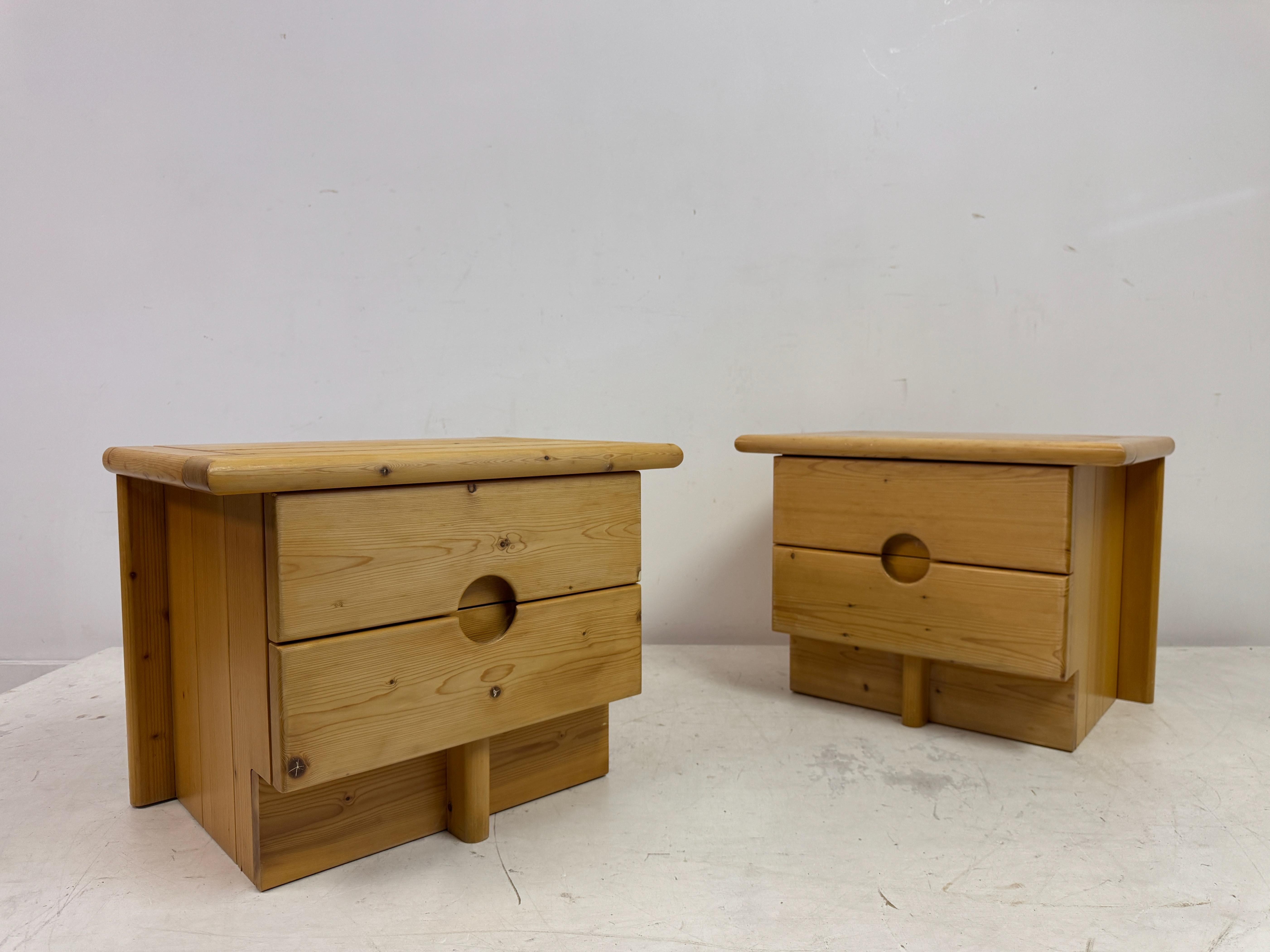 Pair of 1960s Brutalist Pine Bedside Tables or Nightstands For Sale 13