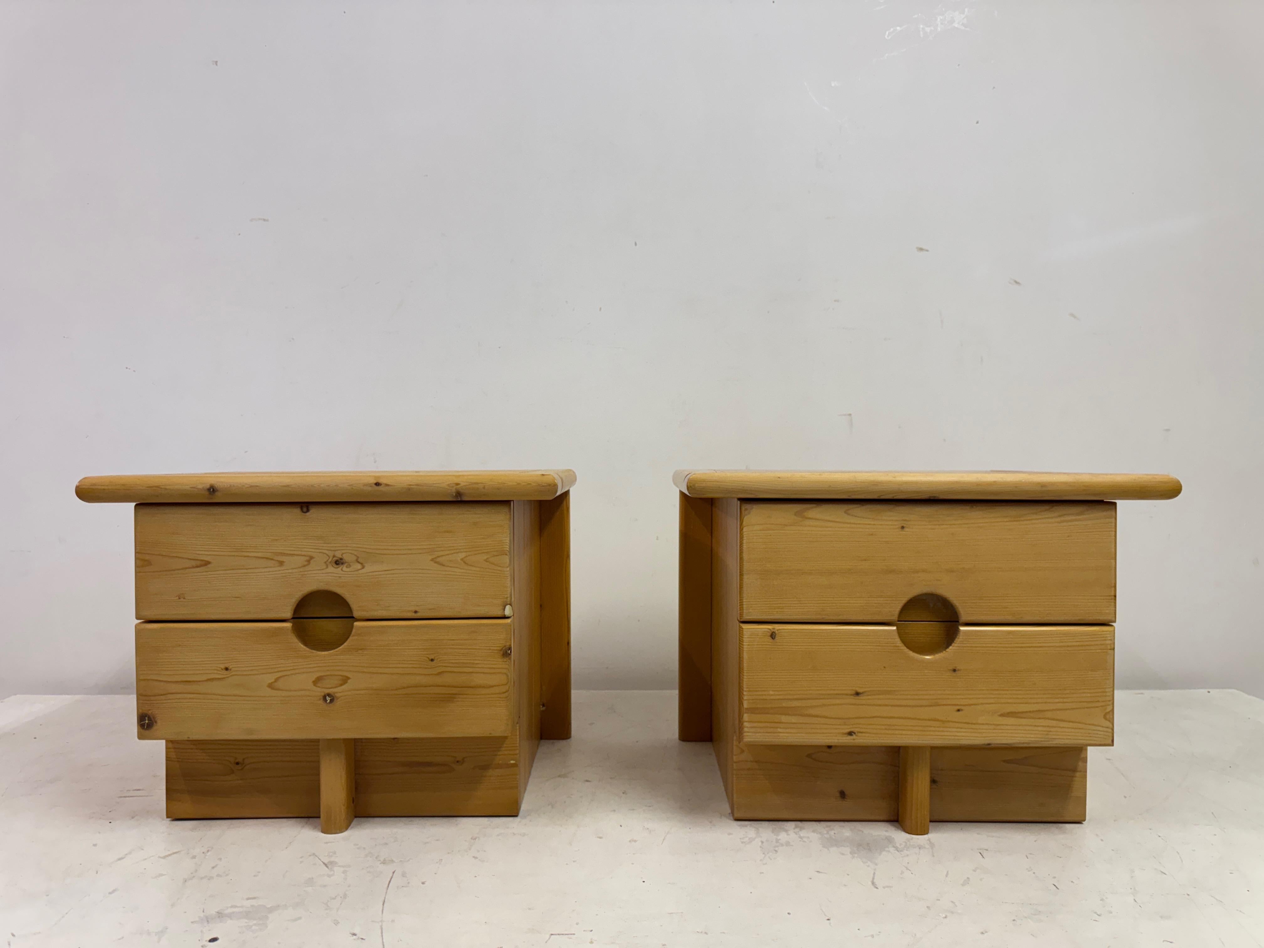 Pair of Brutalist style bedside tables in pine.

A pair of striking Brutalist-style bedside tables, crafted from solid pine with a sculptural, architectural presence. These pieces showcase a bold yet organic aesthetic, with thick, rounded edges and