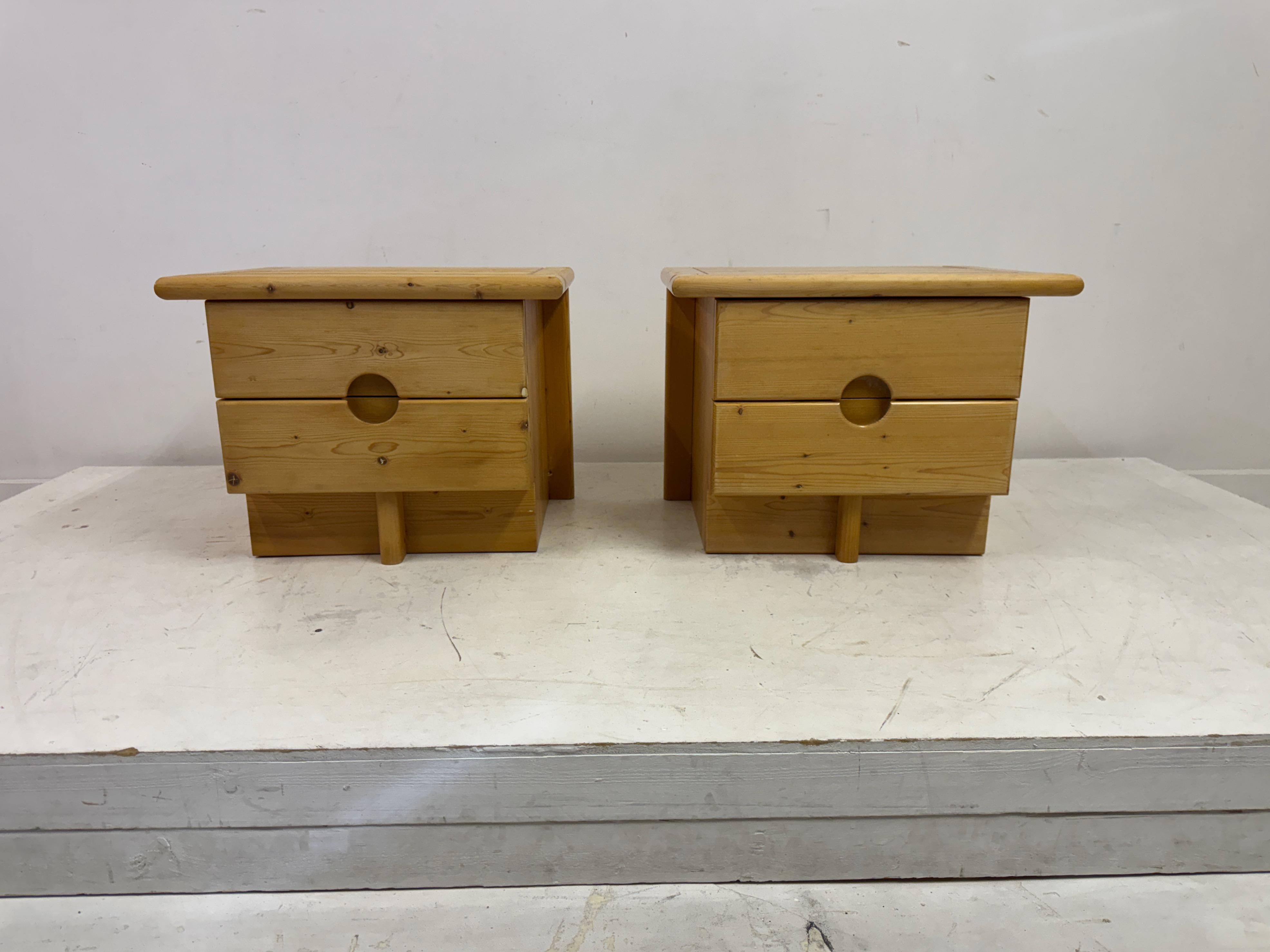 Belgian Pair of 1960s Brutalist Pine Bedside Tables or Nightstands For Sale