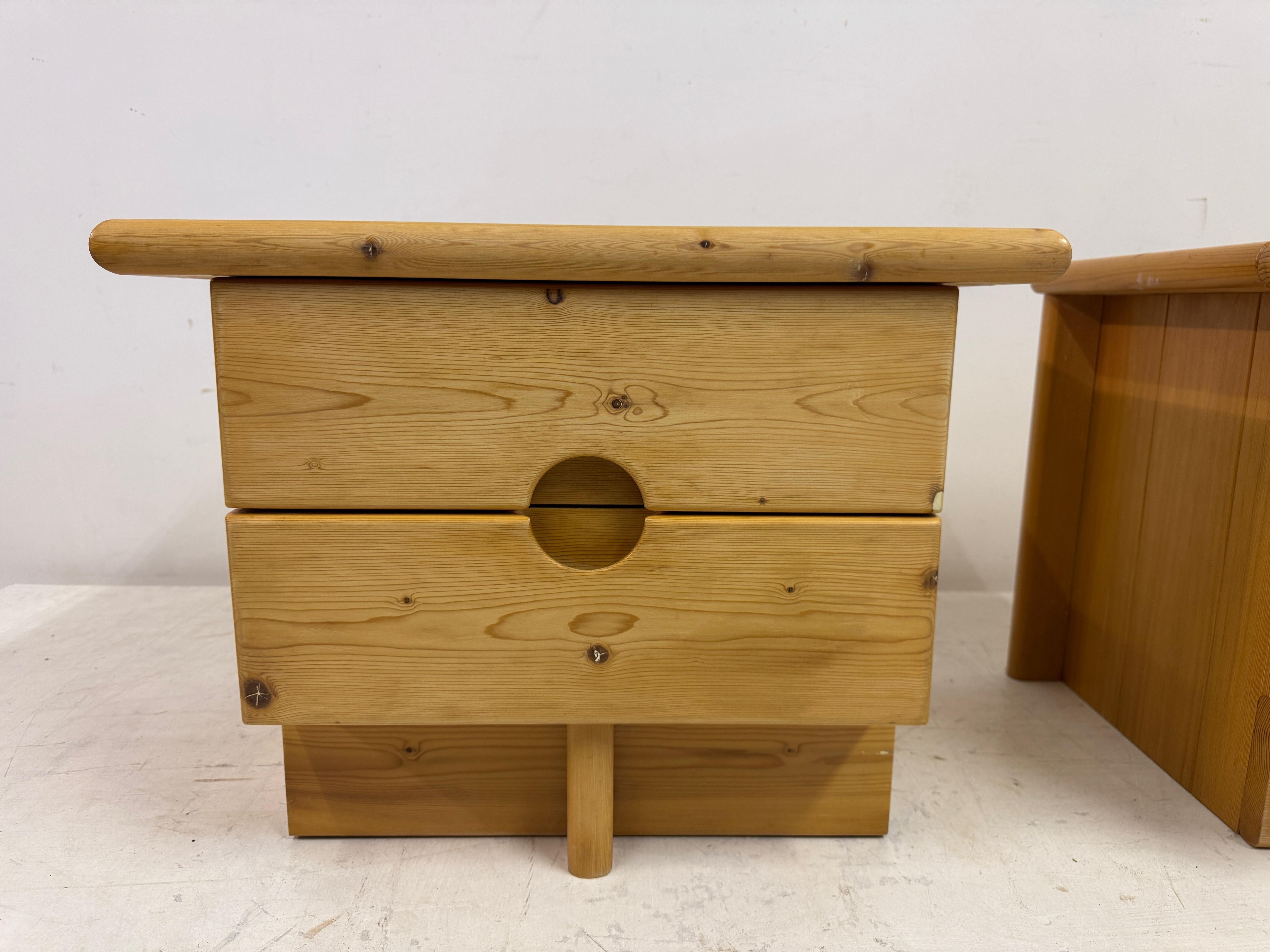 20th Century Pair of 1960s Brutalist Pine Bedside Tables or Nightstands For Sale