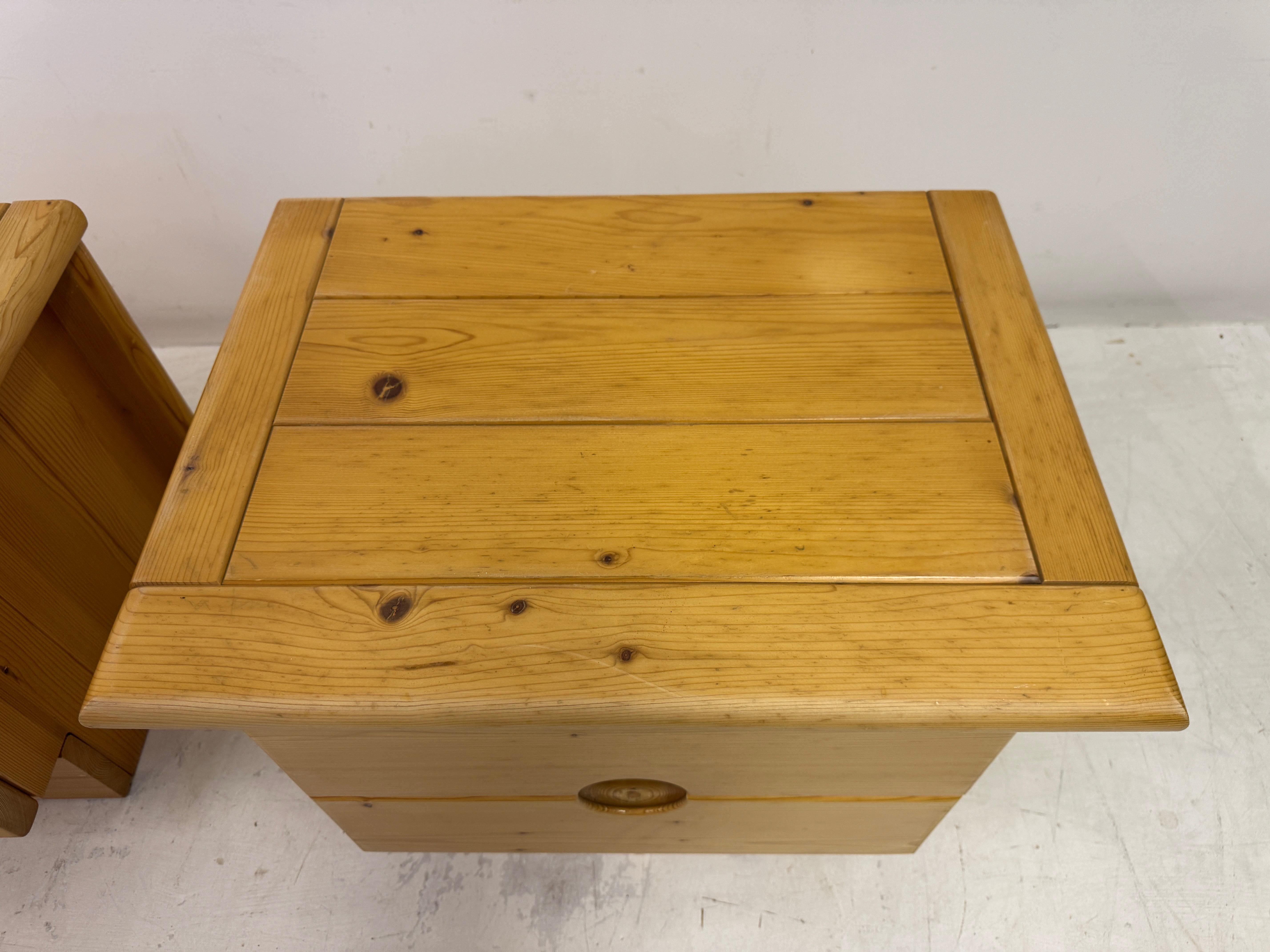 Pair of 1960s Brutalist Pine Bedside Tables or Nightstands For Sale 2