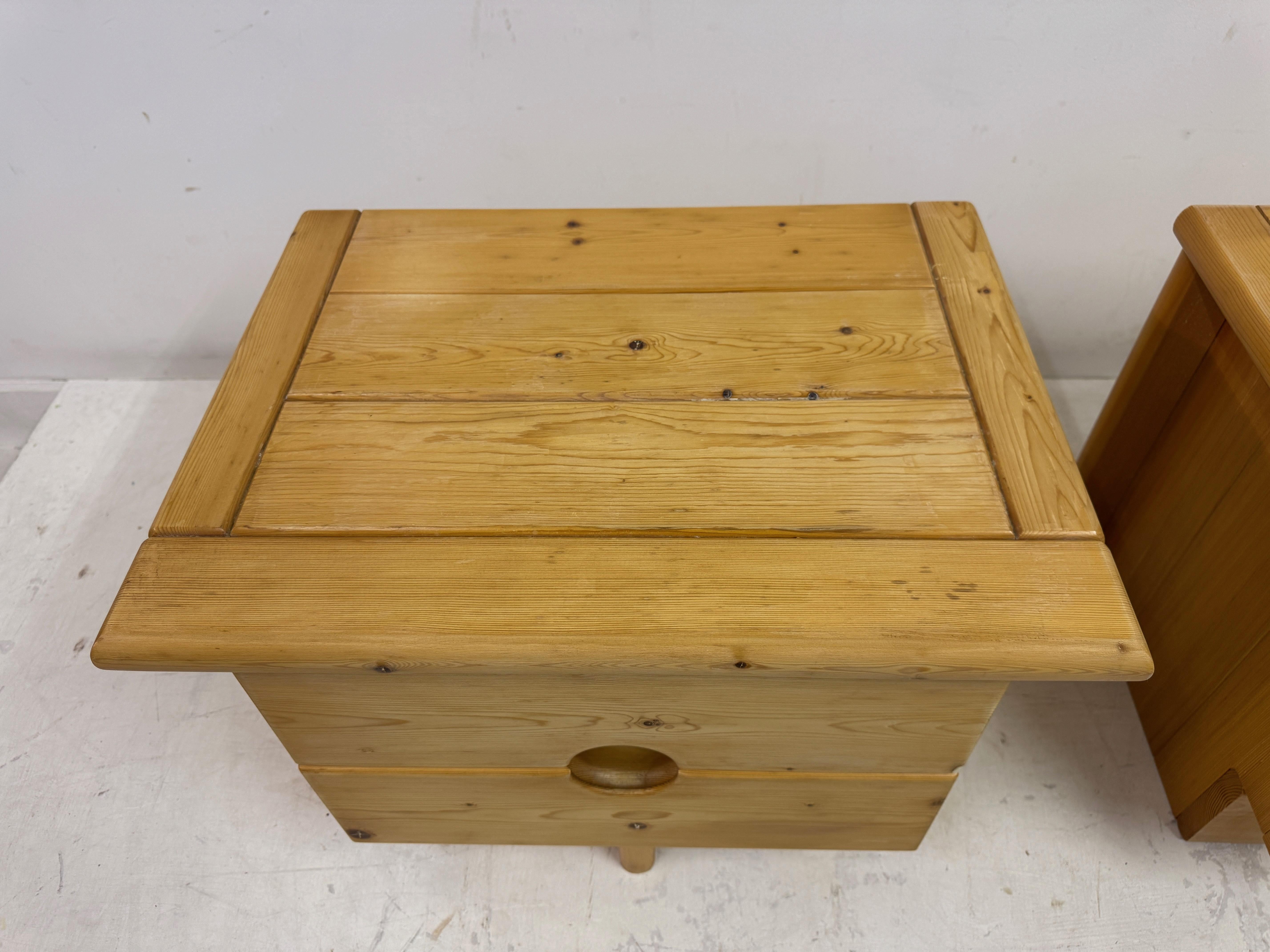 Pair of 1960s Brutalist Pine Bedside Tables or Nightstands For Sale 3