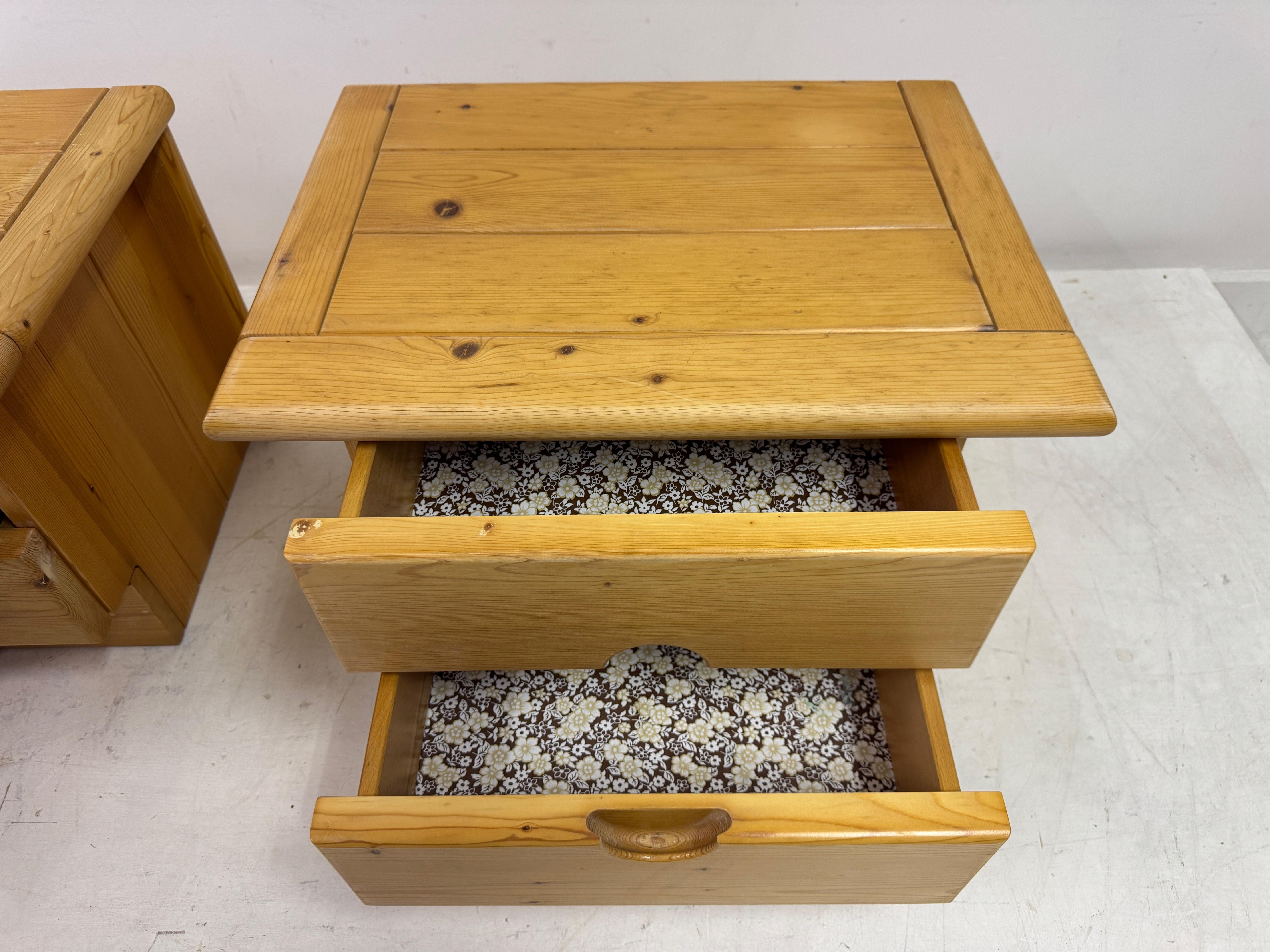 Pair of 1960s Brutalist Pine Bedside Tables or Nightstands For Sale 4