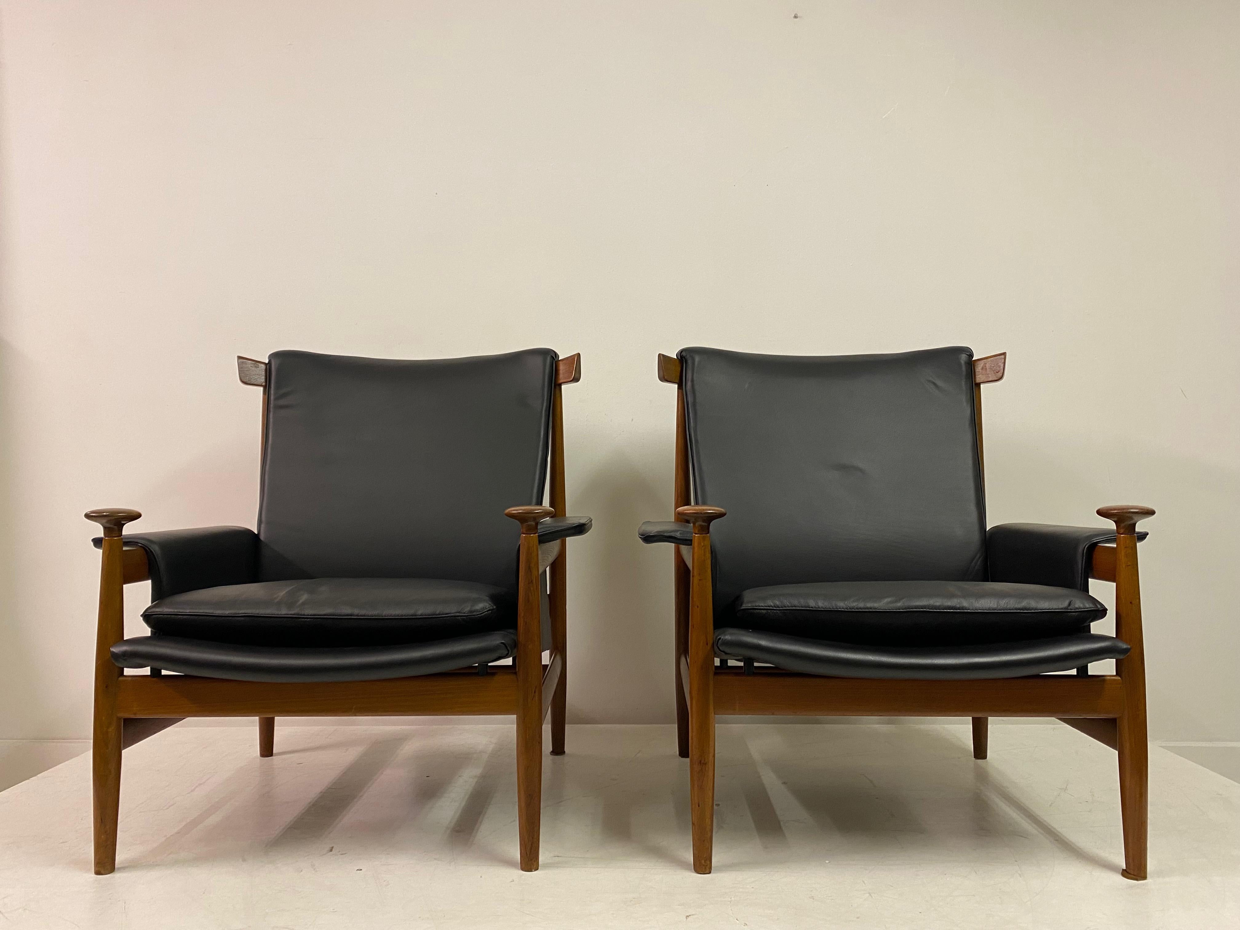 Pair of Bwana Model 152 armchairs

By Finn Juhl

For France and Son

Teak frames

Black leather upholstery recently done

Curved triangular wooden head rest

Pommel shaped hand rests

Denmark 1960s.