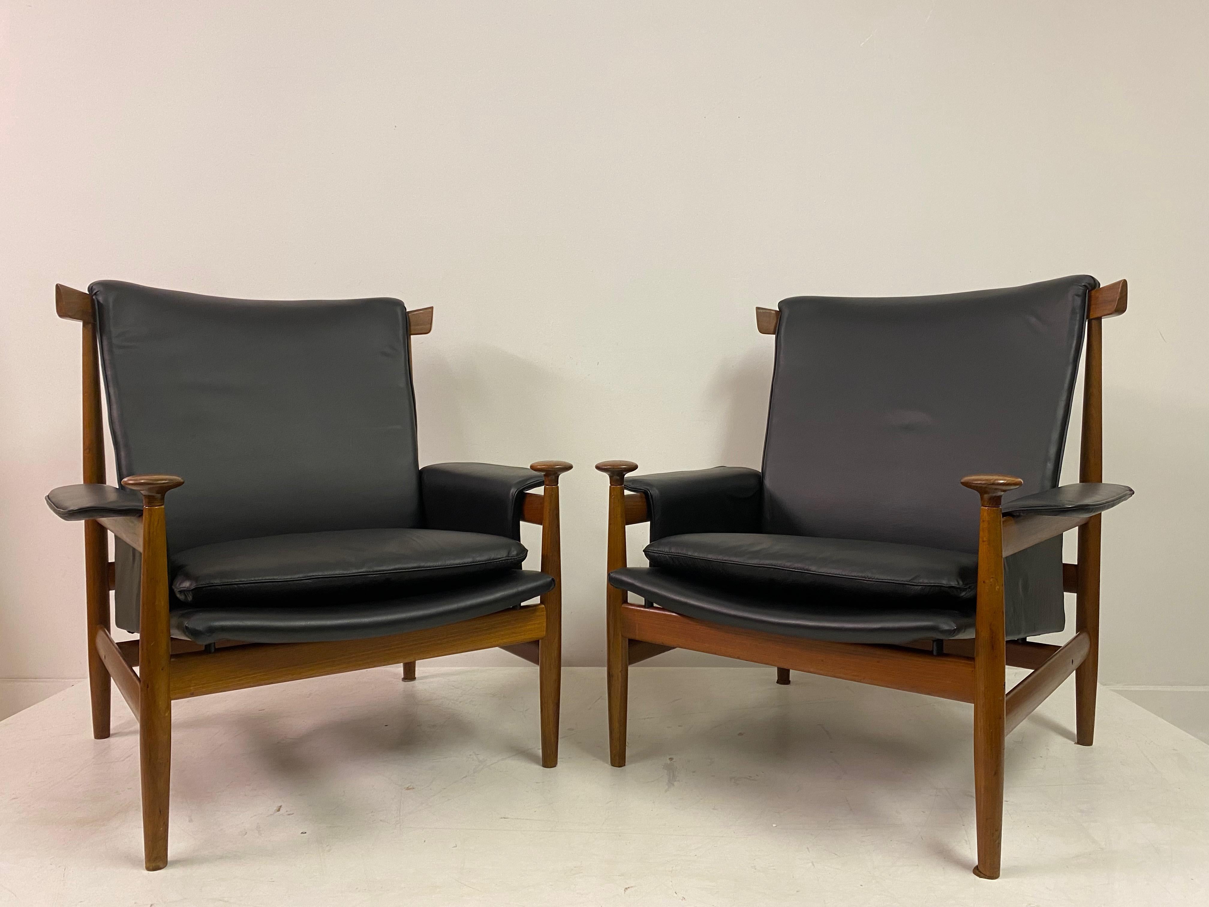 Mid-Century Modern Pair of 1960s Bwana Armchairs by Finn Juhl in Black Leather
