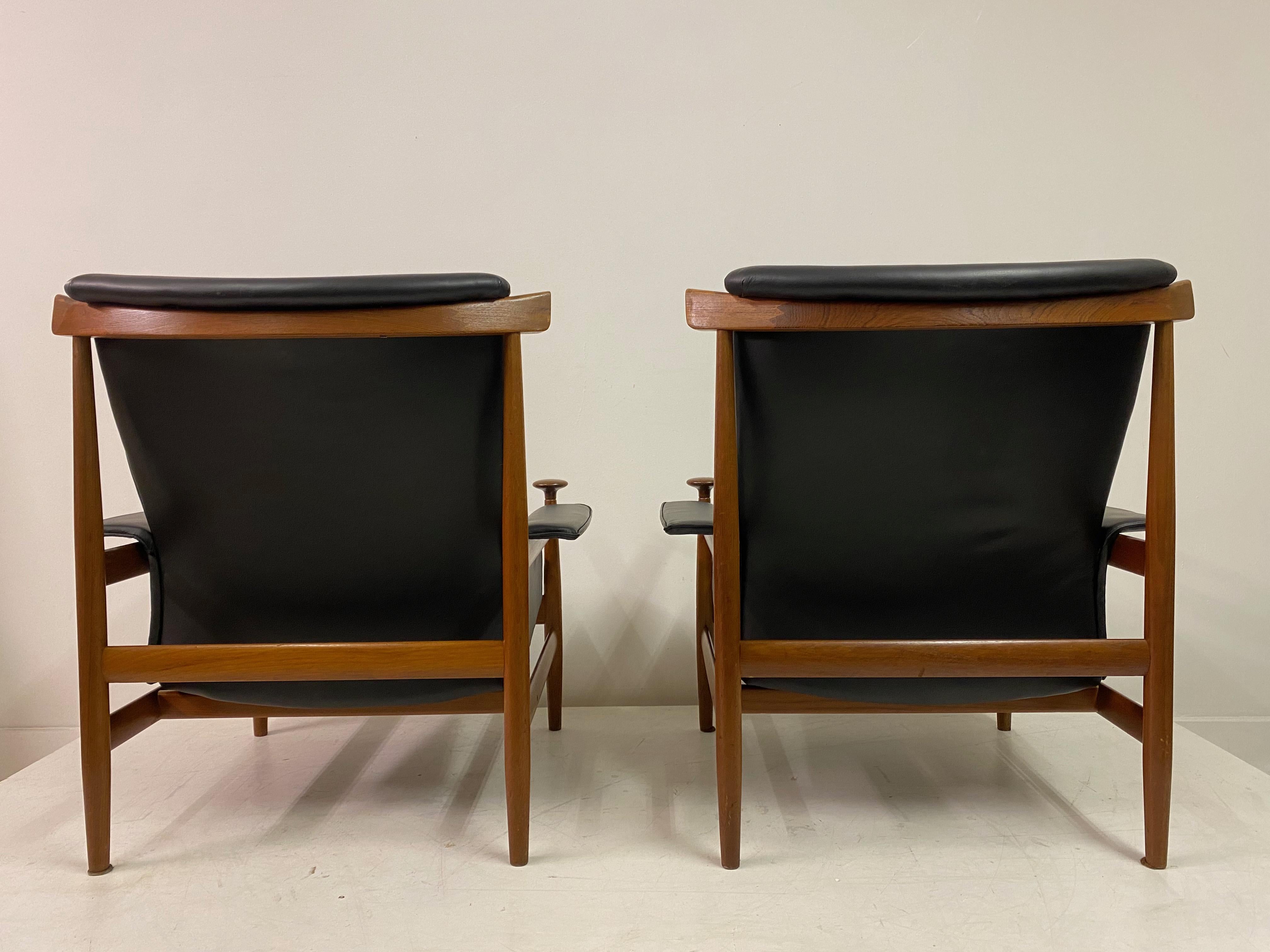 Ein Paar Bwana-Sessel aus den 1960er Jahren von Finn Juhl aus schwarzem Leder 3