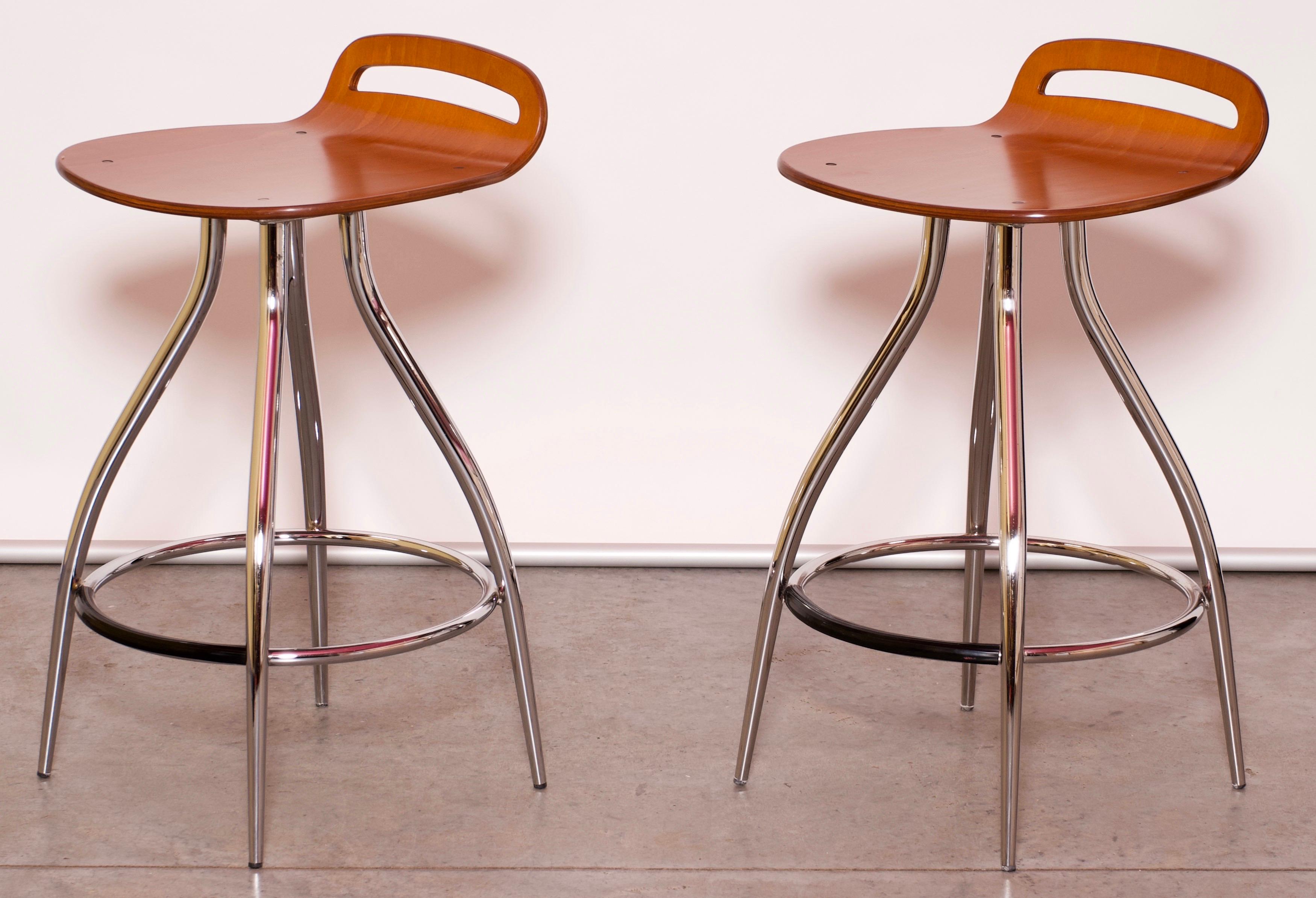 Mid-Century Modern Italian-made swivel barstools with chrome legs and a stained beechwood seats and seat backs. Calligaris Gin series.