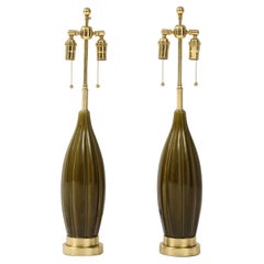 Coppia di lampade in ceramica degli anni '60 con smalto verde muschio
