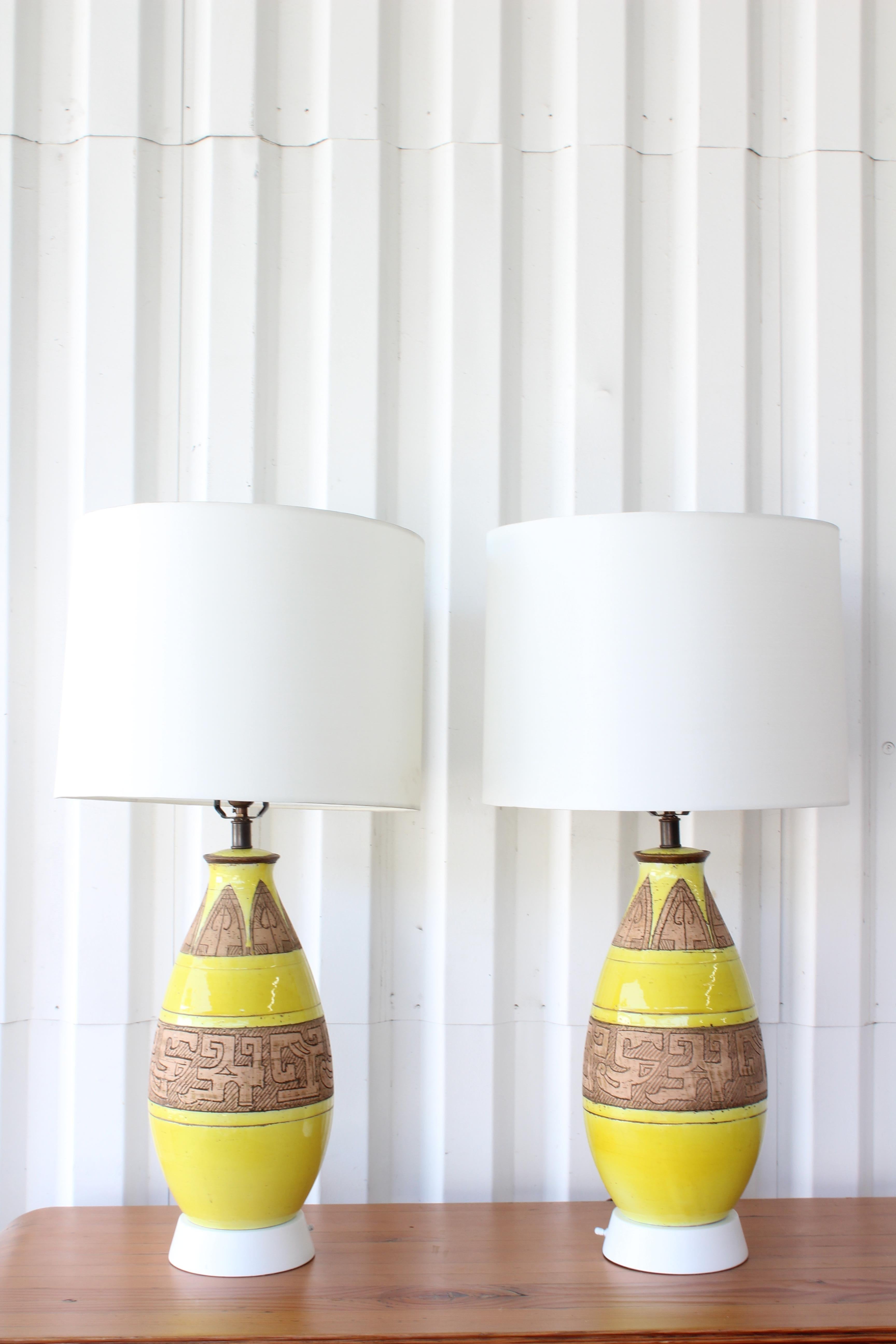 Pair of 1960s Ceramic Porcelain Lamps with Egyptian Motifs In Excellent Condition In Los Angeles, CA