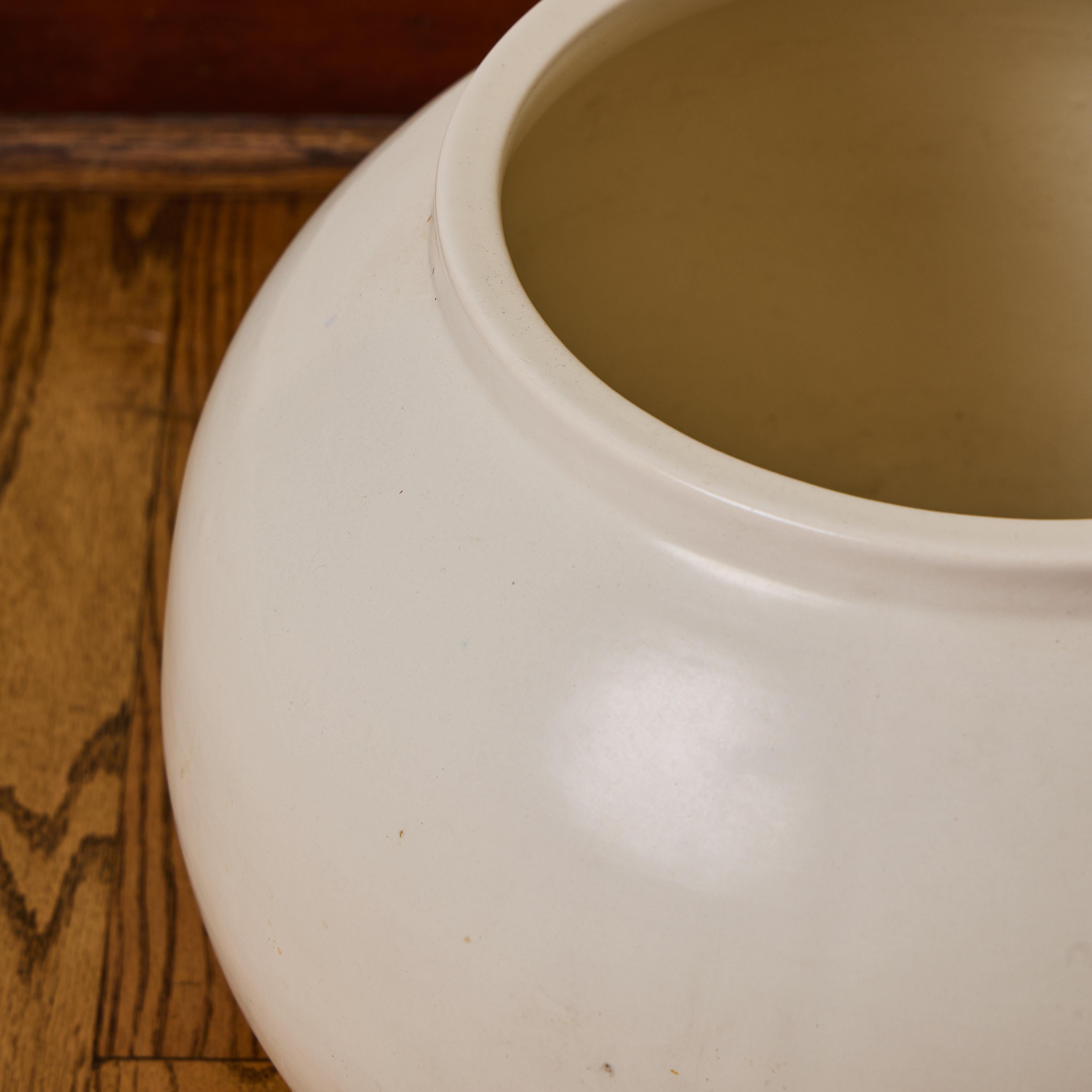 Pair of 1960s Ceramic White Glazed Planters Attributed to Architectural Pottery im Angebot 8