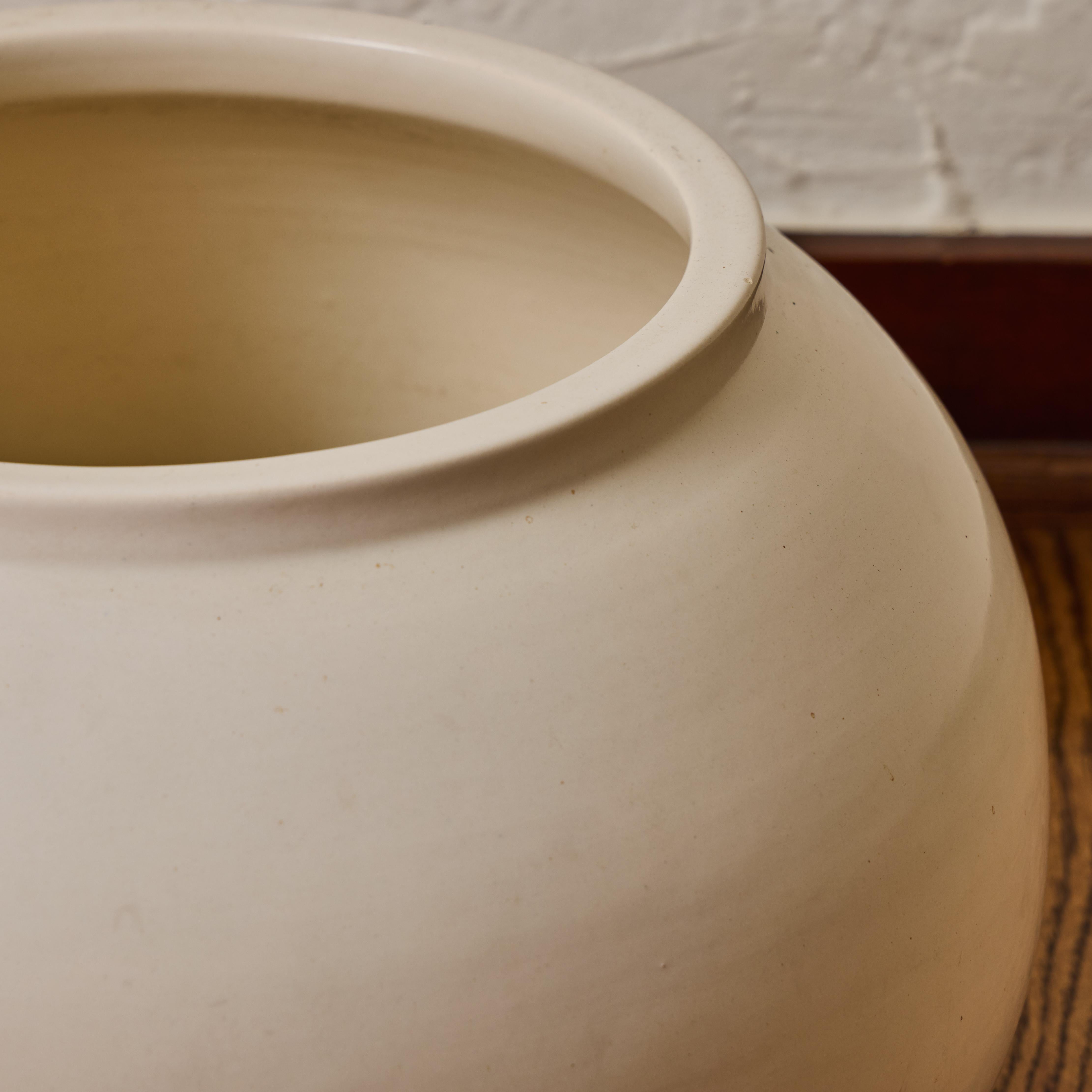 Pair of 1960s Ceramic White Glazed Planters Attributed to Architectural Pottery im Angebot 9