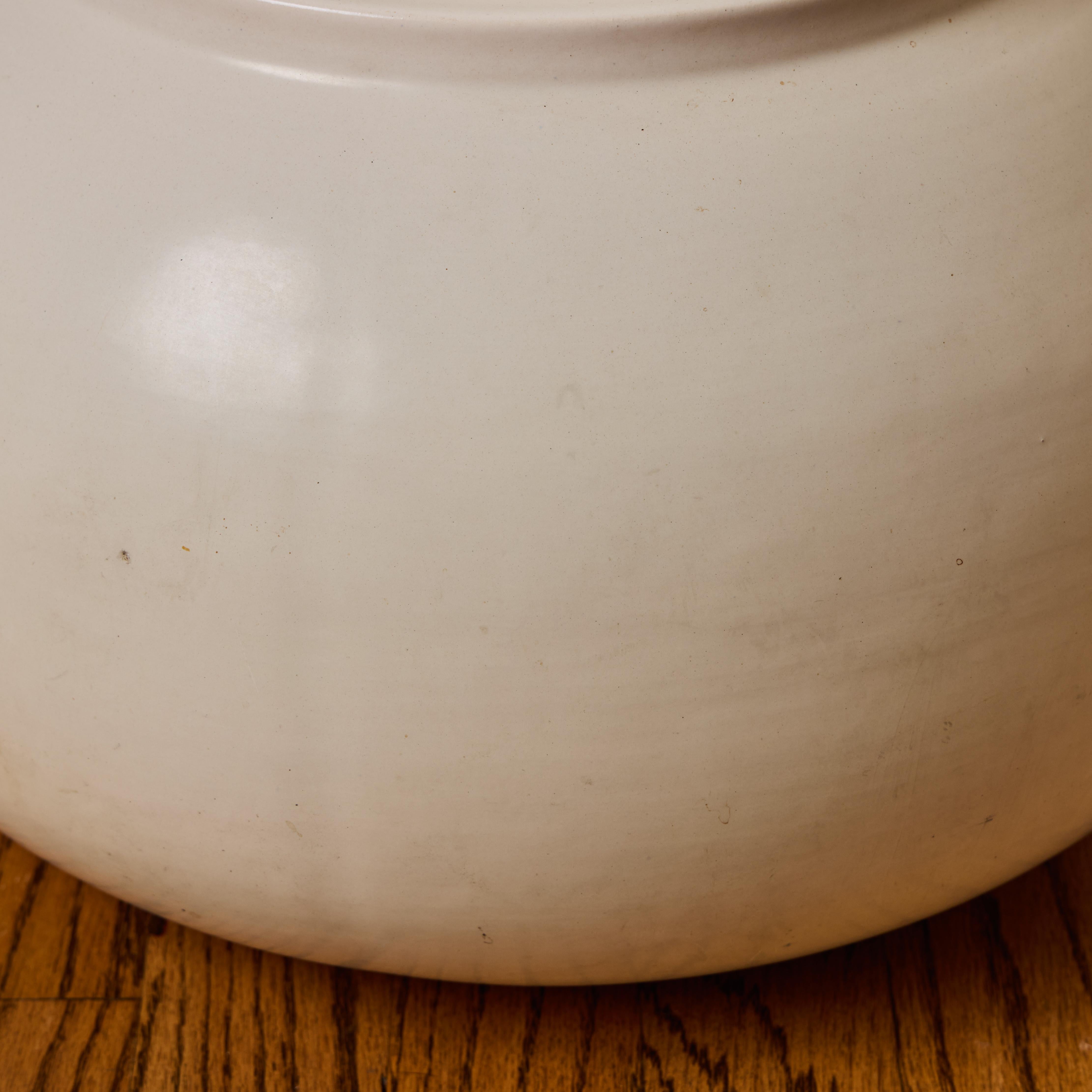 Pair of 1960s Ceramic White Glazed Planters Attributed to Architectural Pottery im Angebot 10