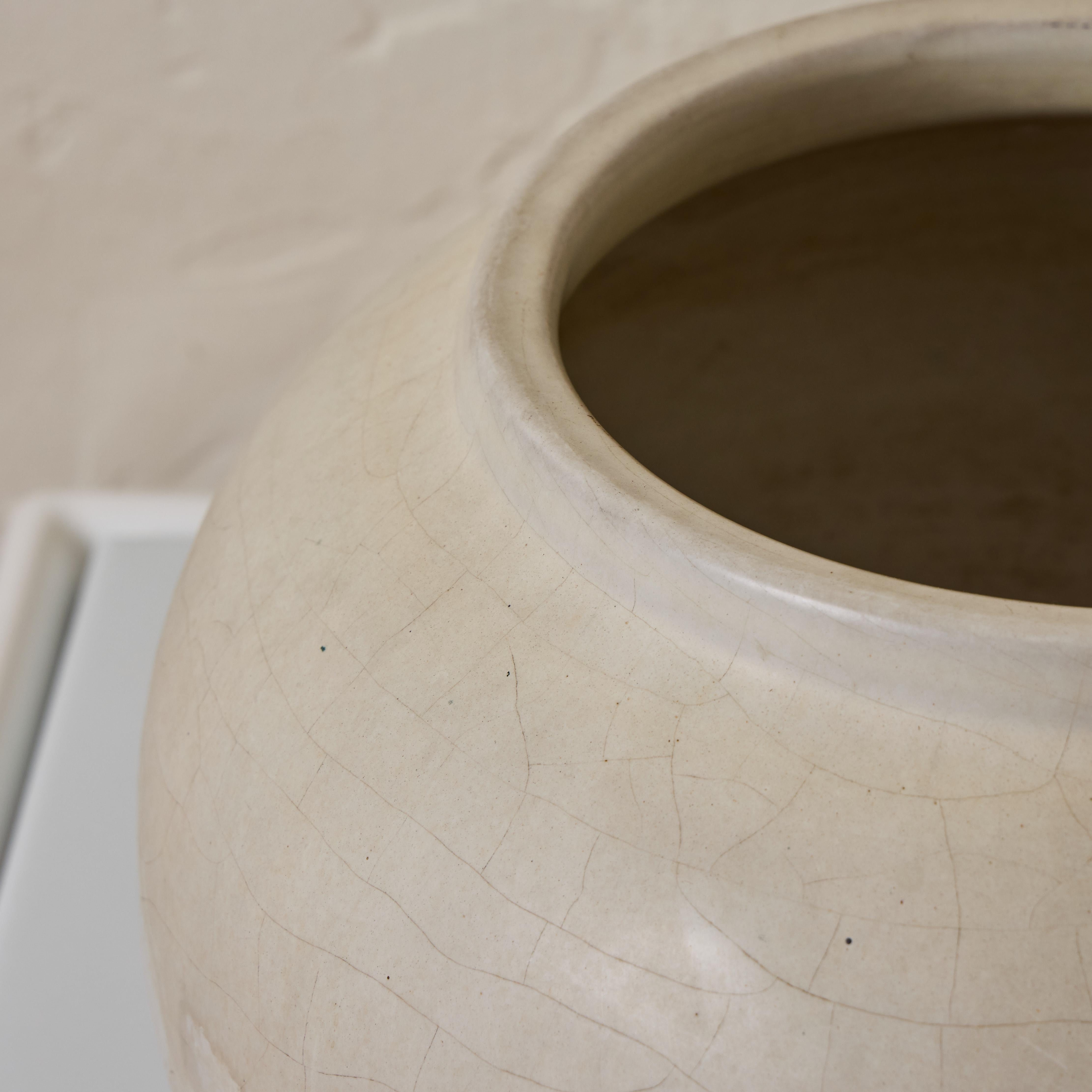 Pair of 1960s Ceramic White Glazed Planters Attributed to Architectural Pottery (Keramik) im Angebot