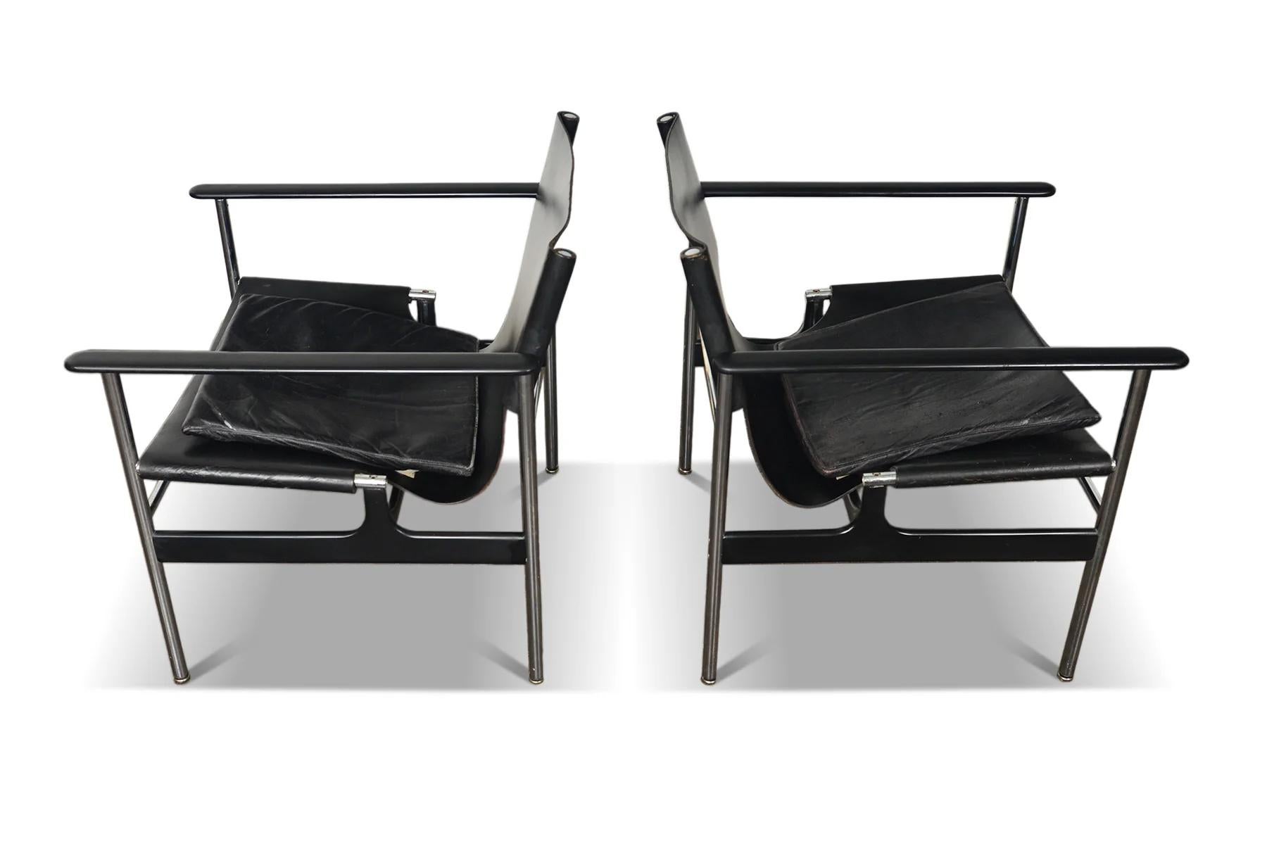 Américain Paire de chaises longues Charles Pollock «657 » en cuir et chrome des années 1960 en vente