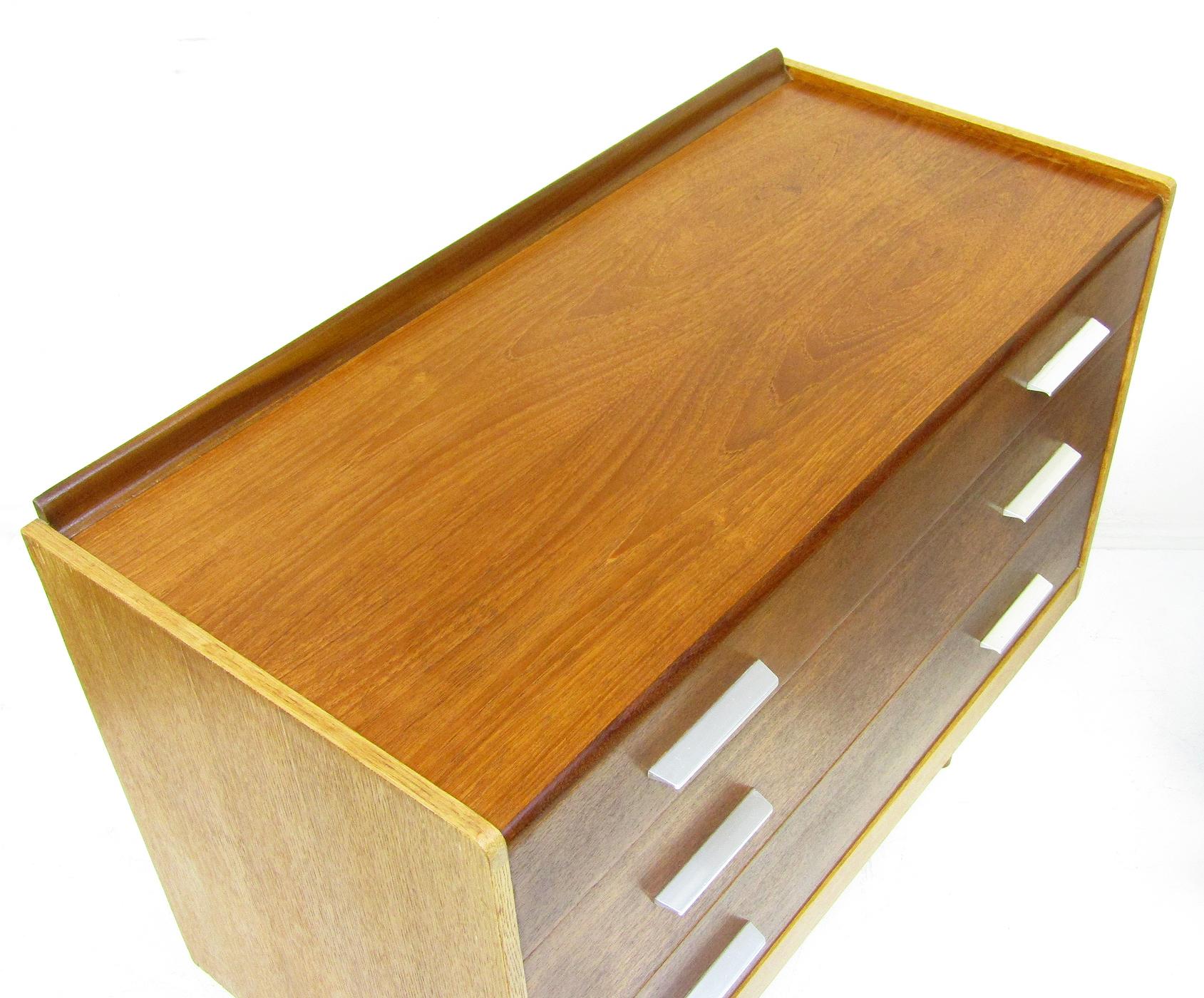 Pair of 1960s Chests in Teak & Oak by John & Sylvia Reid for Stag In Good Condition In Shepperton, Surrey