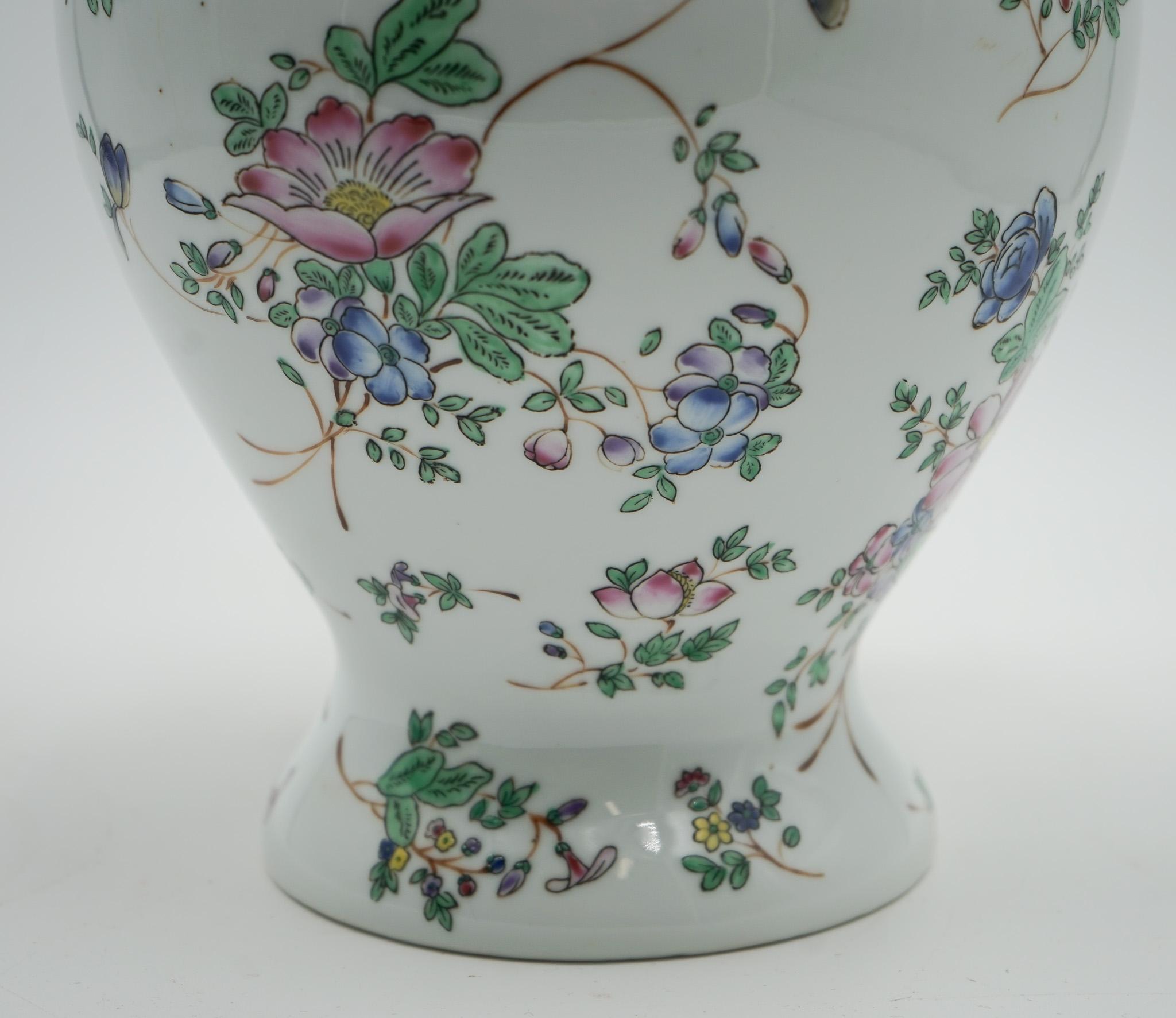 COPPIA DI VASI PORCELLANARI CINESI QIANLONG NIAN ZHI DEGLI ANNI '60 CONVERTITI IN LAMPADE DA TAVOLO in vendita 4