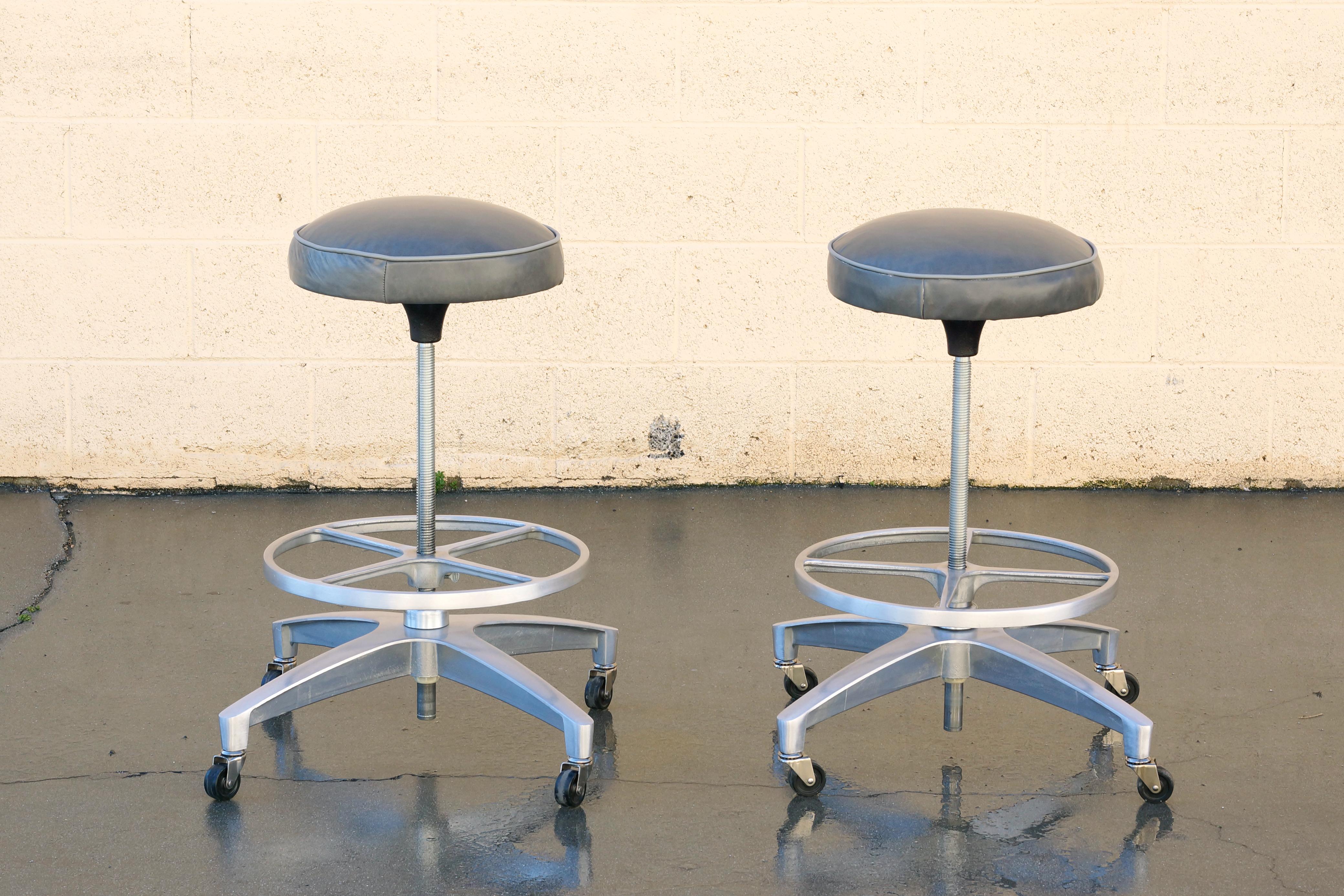 Cast Pair of 1960s Chromcraft Atomic Stools, Refinished For Sale