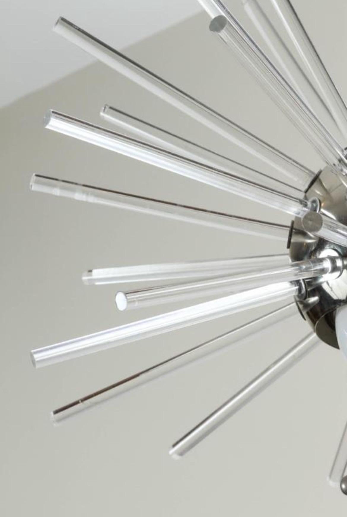 Paar 1960er Chrom und Lucite Sphäre Sputnik Light(s) / Kronleuchter (20. Jahrhundert) im Angebot