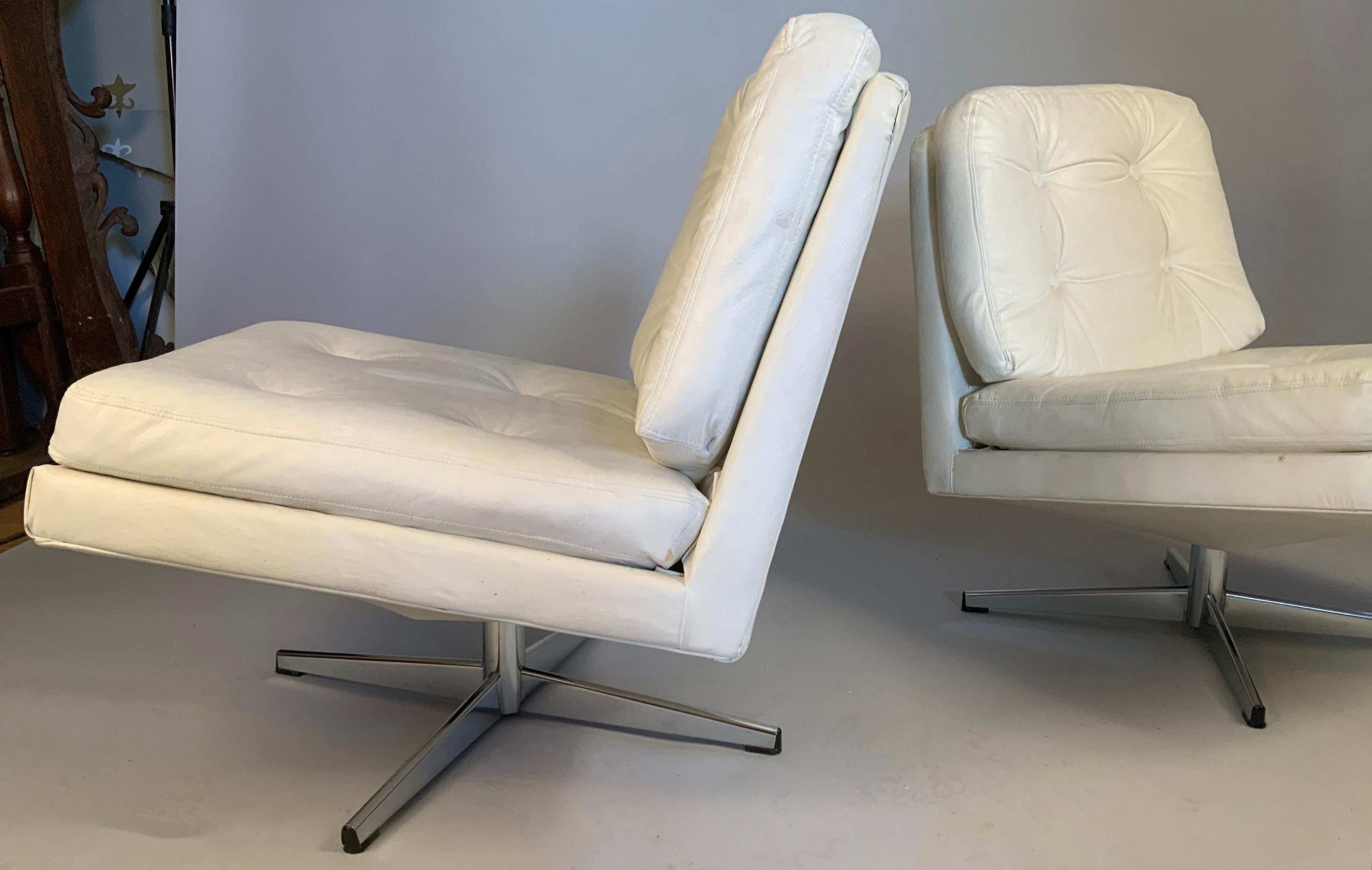 Pair of 1960's Chrome Base Swivel Lounge Chairs In Good Condition In Hudson, NY